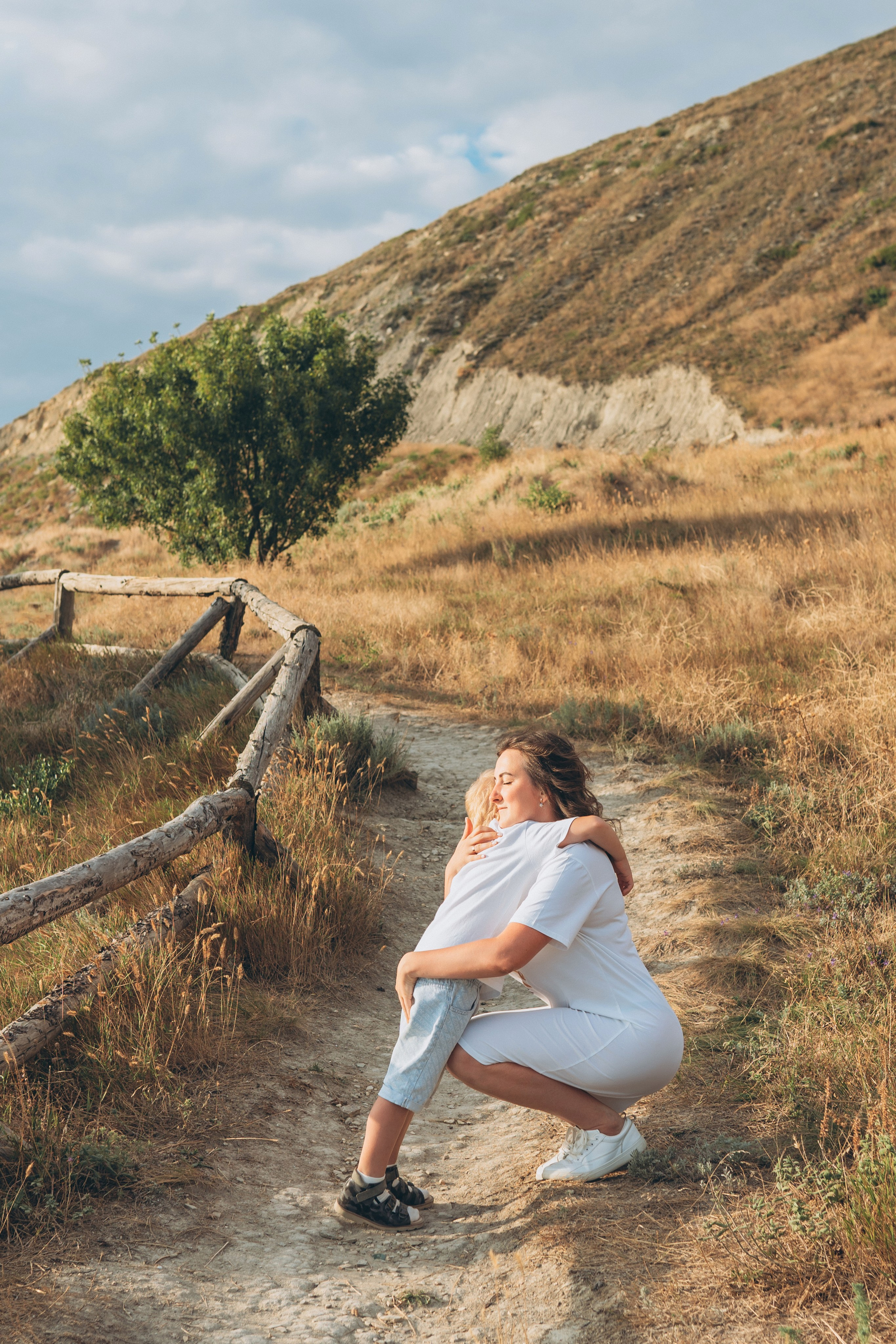 Фотограф на Голубицкой снял трогательный момент - малыш засыпает на маминых коленях под шум волн, фотограф Голубицкая
