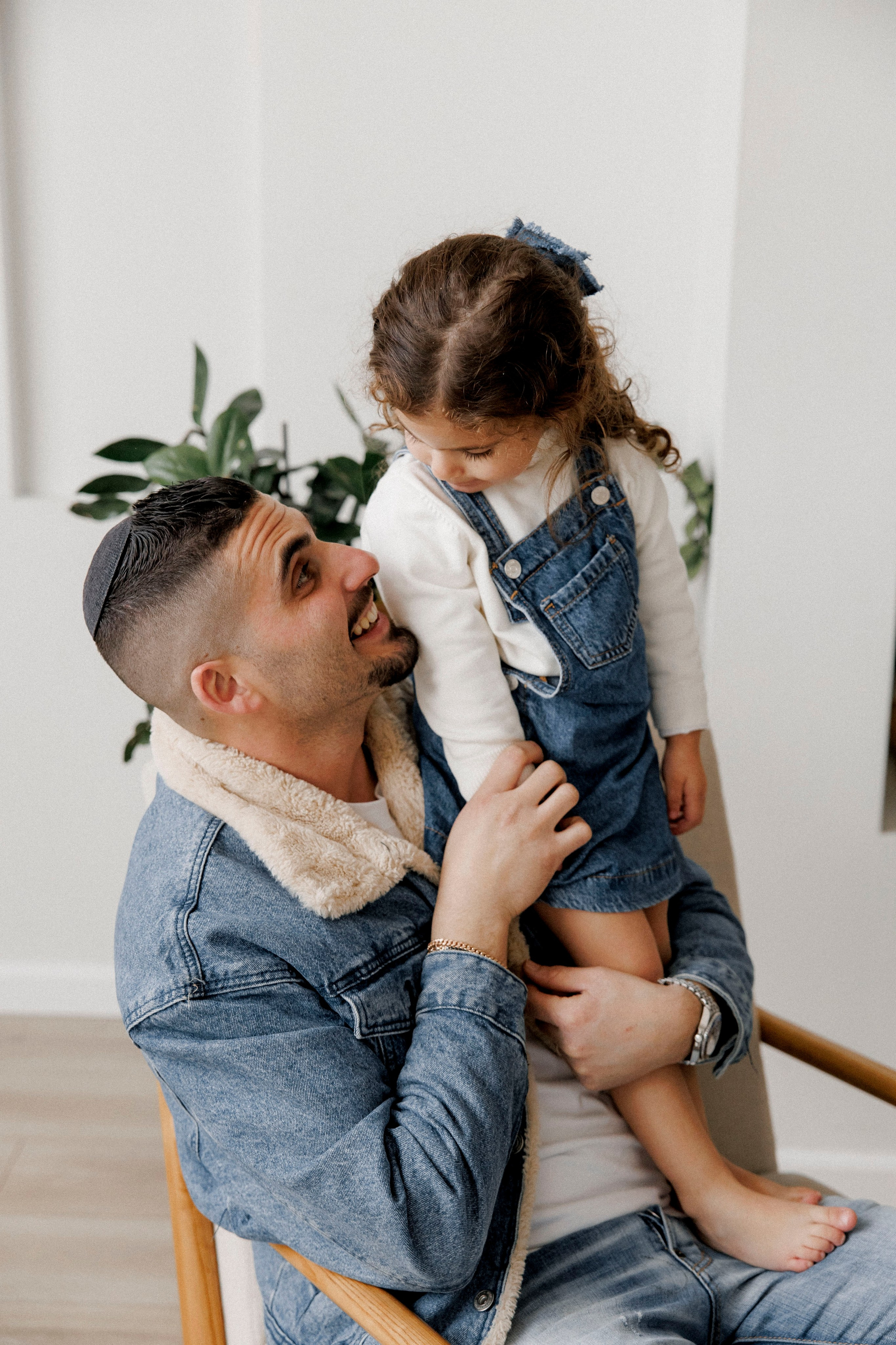 Family photoshoot in White Studio. Wedding and family photographer