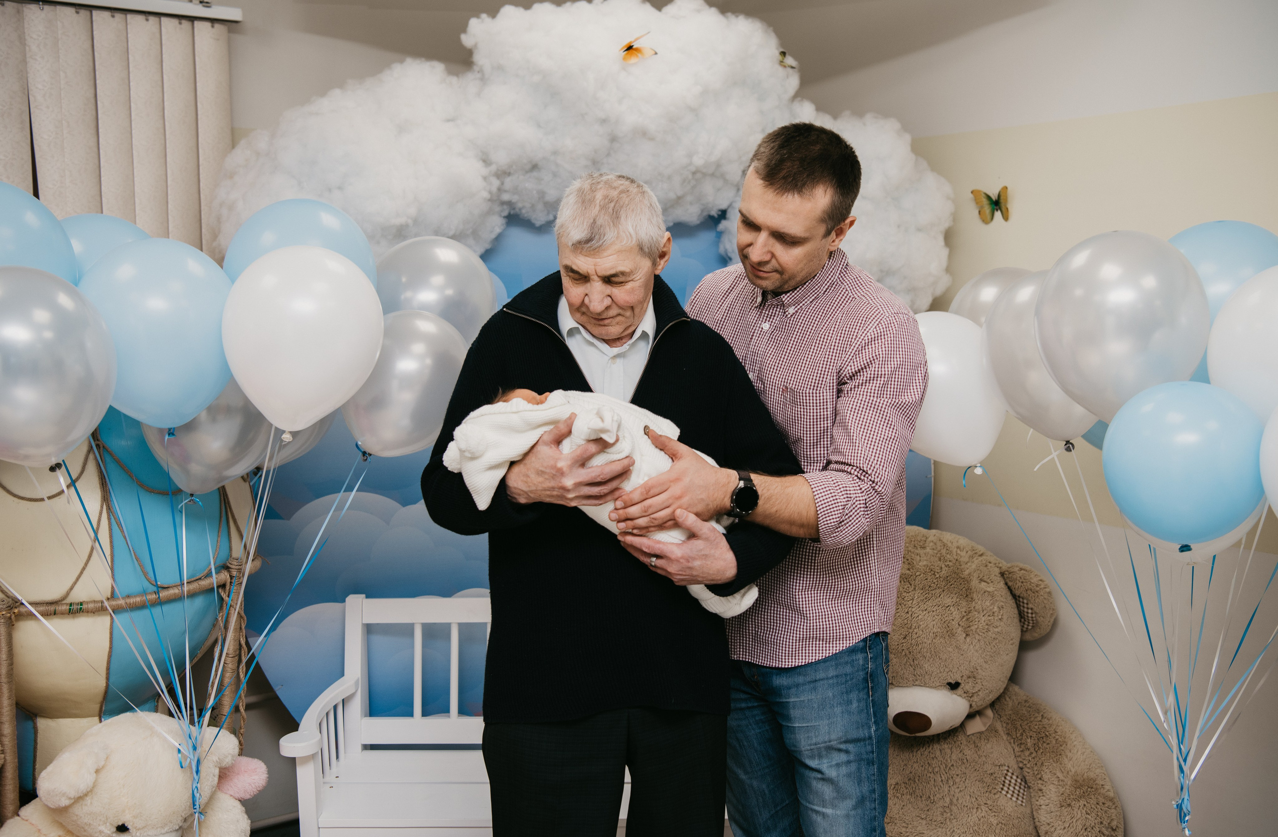 Выписка малыша. Мать и дитя на Севастопольском. Фотограф на выписку из роддома в Москве и МО