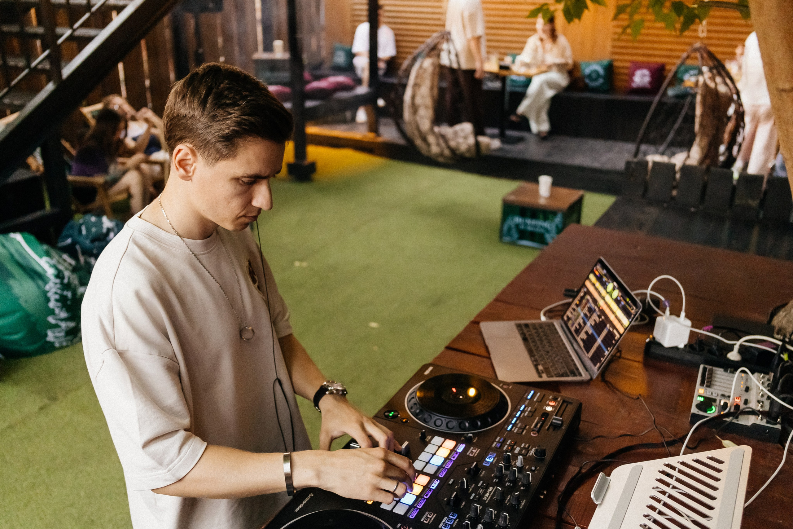 Среда — маленькая пятница| Караоке — бар «Vibe». Фотограф Кемерово | Сергей