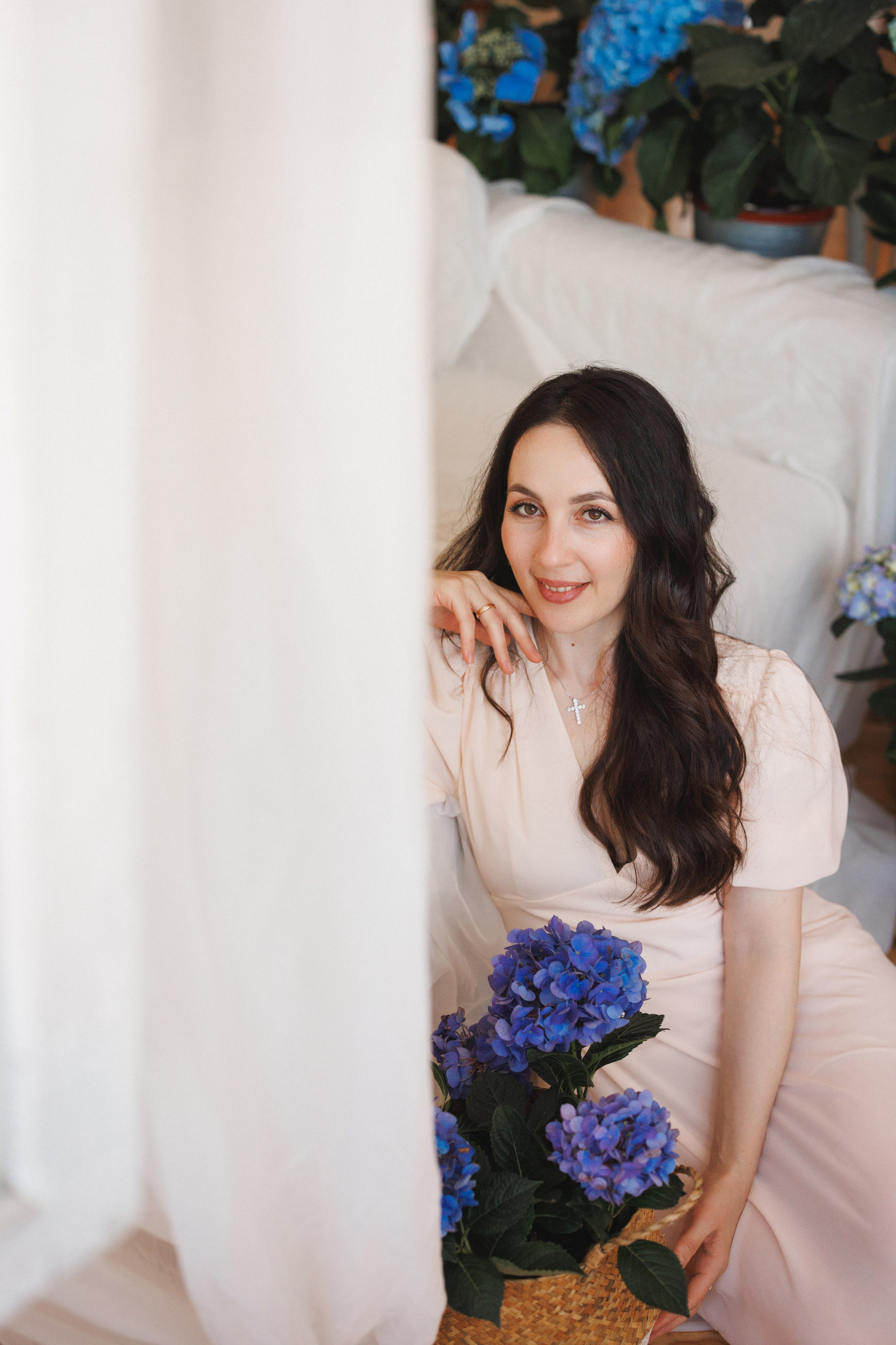 Фотосессия с живыми цветами Гортензии в фотостудии Space JOBS, город Краснодар. Семейный и детский фотограф в Краснодаре Анна Трашкова