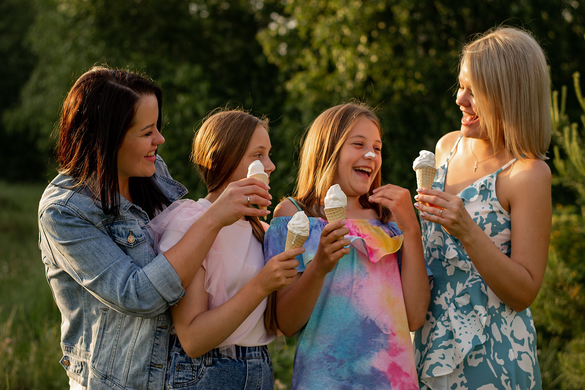 Две сестры-одно целое. Приподаева Алёна семейный и детский фотограф в Красноярске