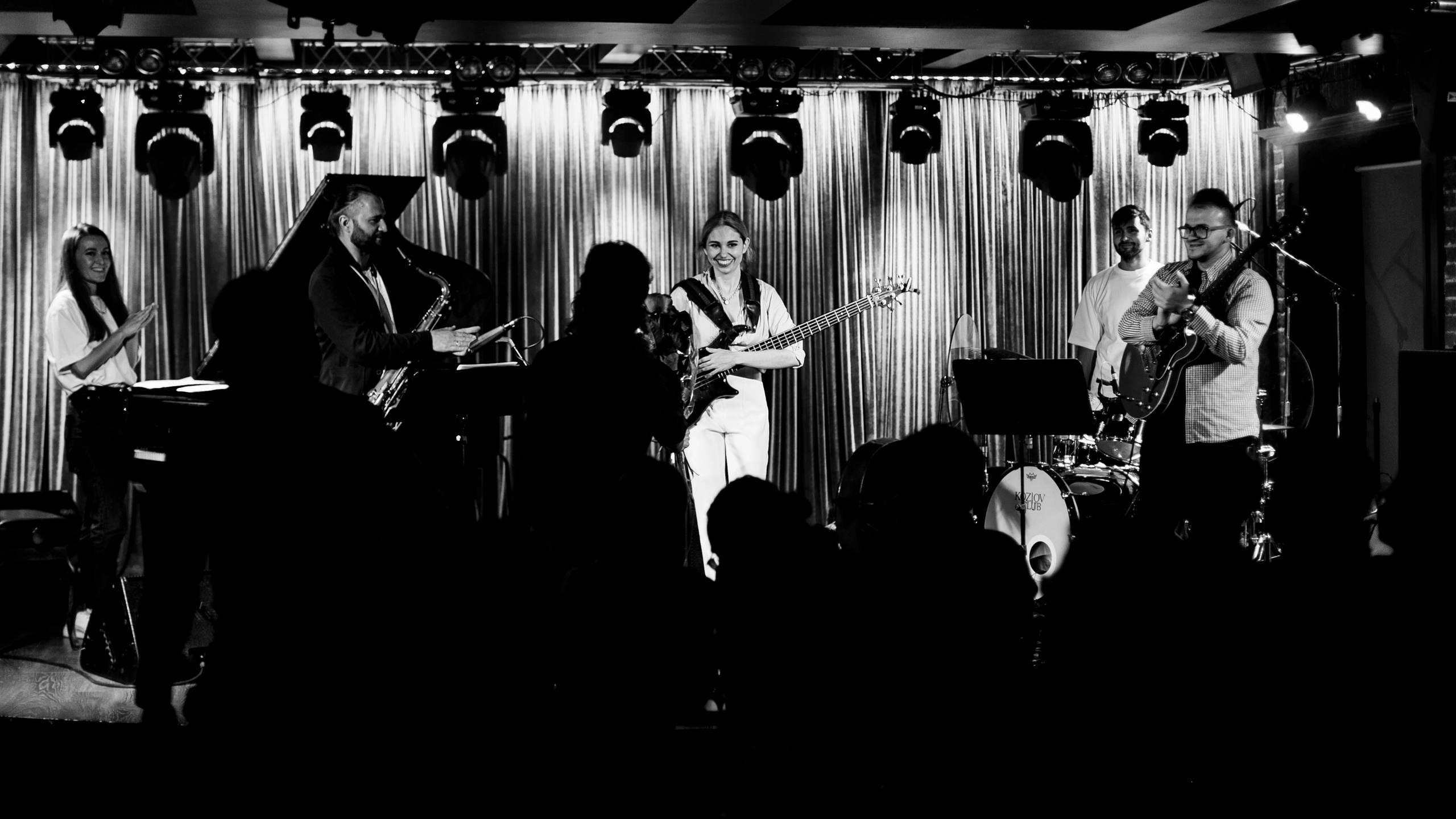 Фотосъемка концерта Дарьи Шорр в клубе Алексея Козлова. Репортажный фотограф Борис Геер