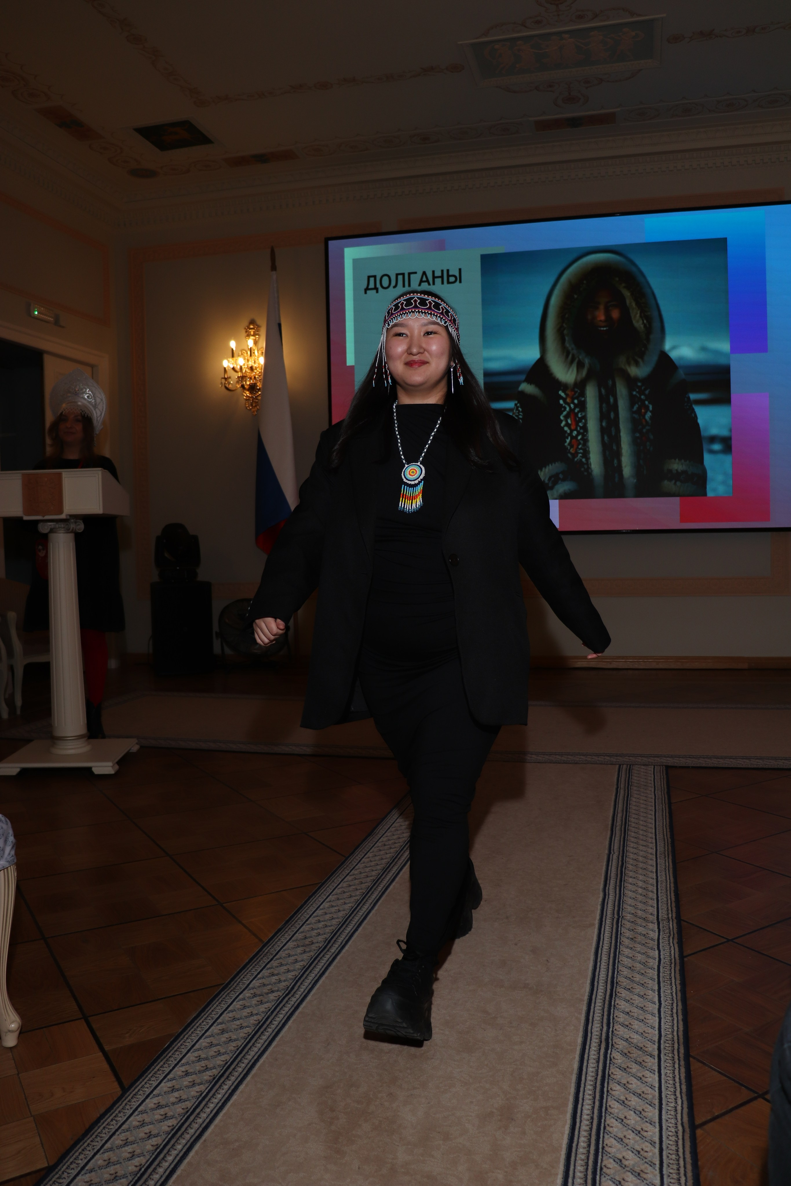 Показ-дефиле «КУЛЬТУРНЫЙ КОД В ОБРАЗЕ» от РОО «Сибирское землячество в Санкт-Петербурге» (6 марта 2025). Ивентный фотограф в Санкт-Петербурге Олег Комков