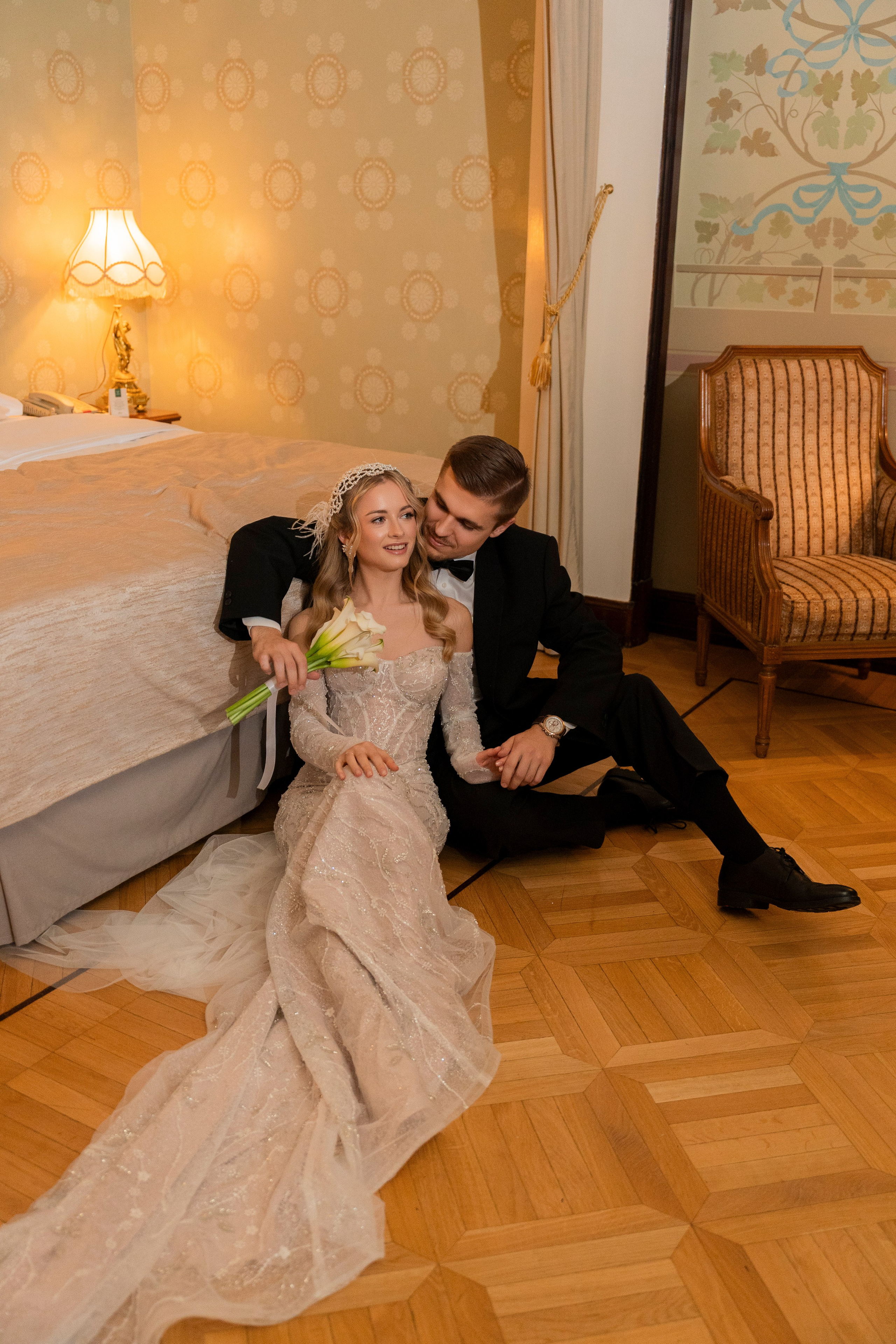 Свадебная фотосессия в отеле Метрополь. Свадебный фотограф в Москве Анна Полушина