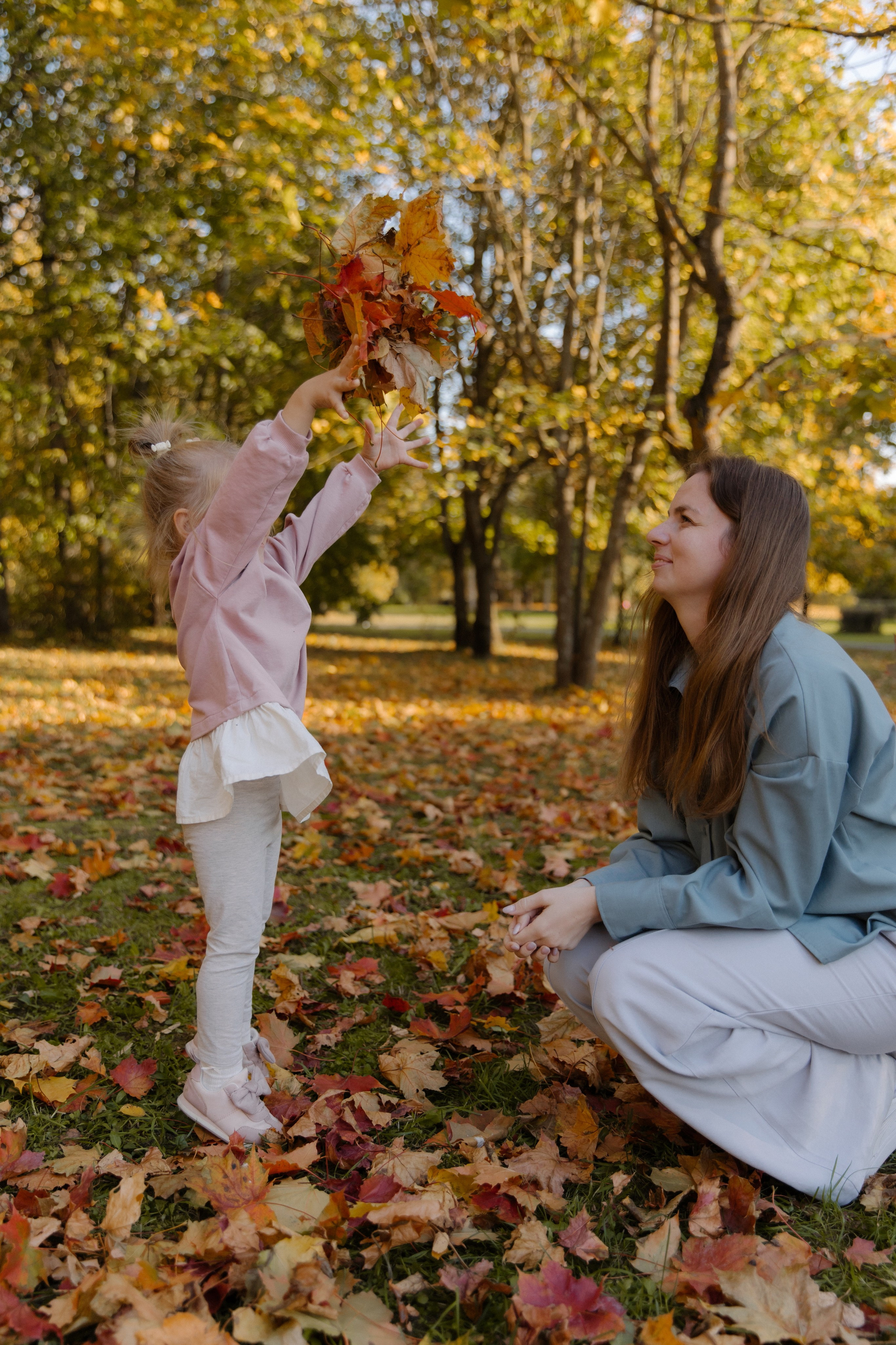 Прогулка Василисы с родителями, дядей и тетей. Семейный и свадебный фотограф в Москве и Зеленограде Пилипенко Юлия