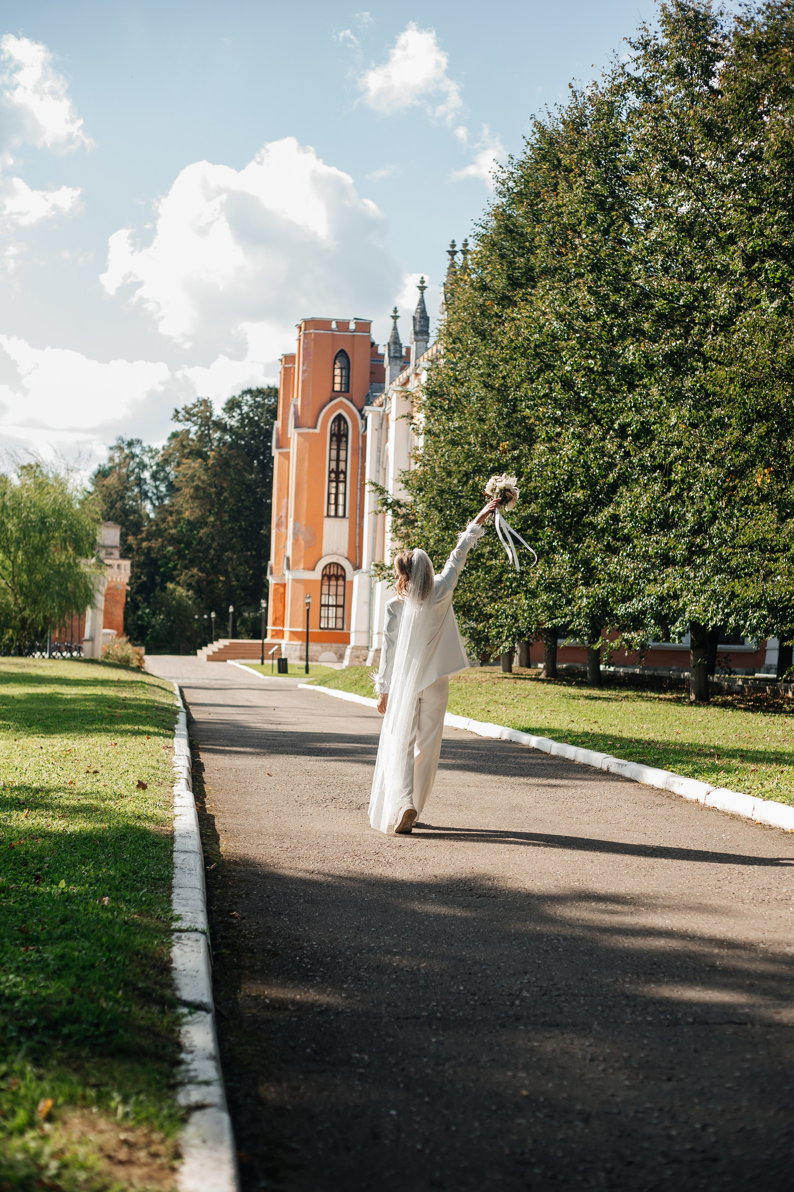 Свадебная прогулка в Усадьбе Марфино. Фотограф Дмитров и МО Валентина Халикова