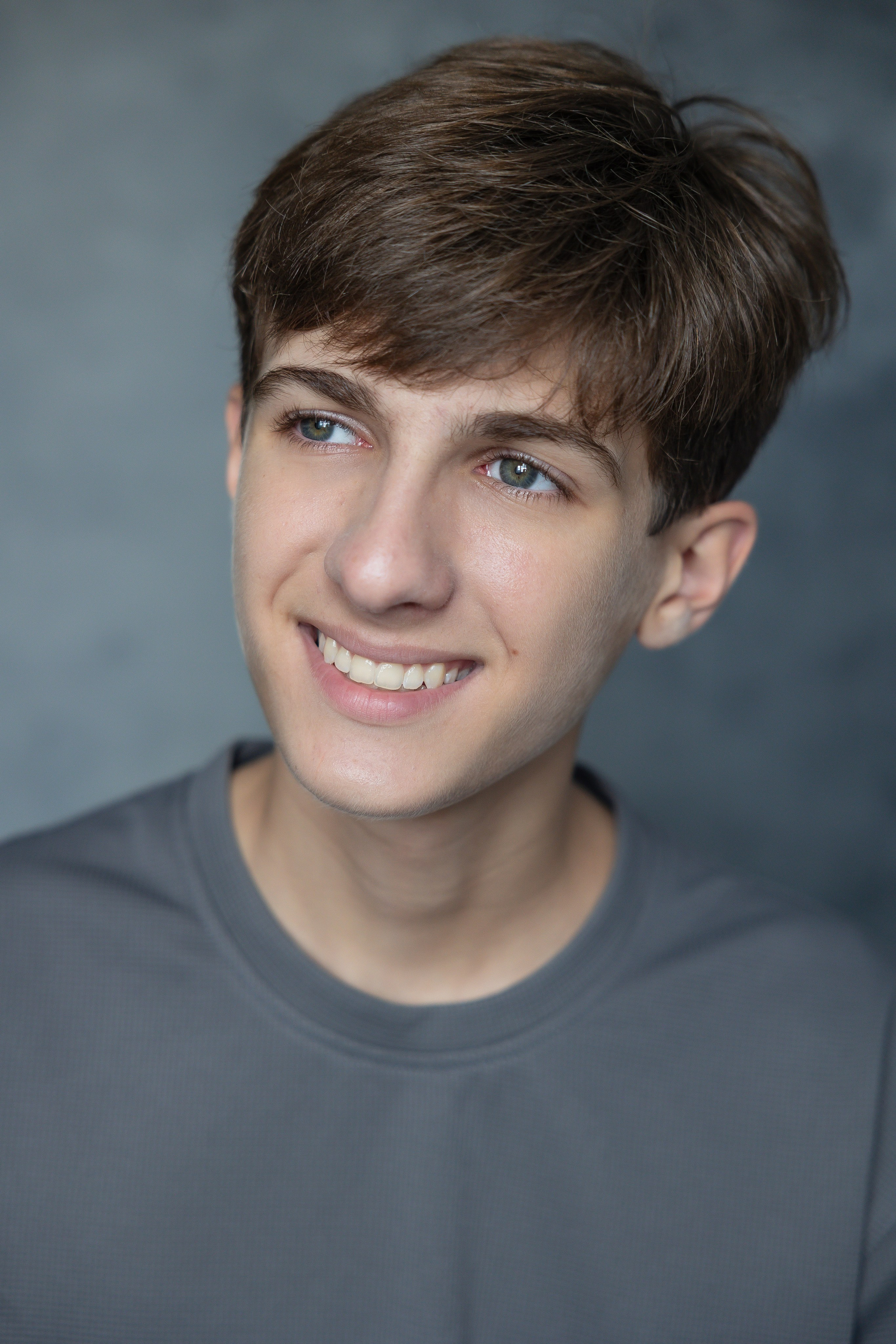 АРТЁМ. Я фотограф из Москвы к Вашим услугам