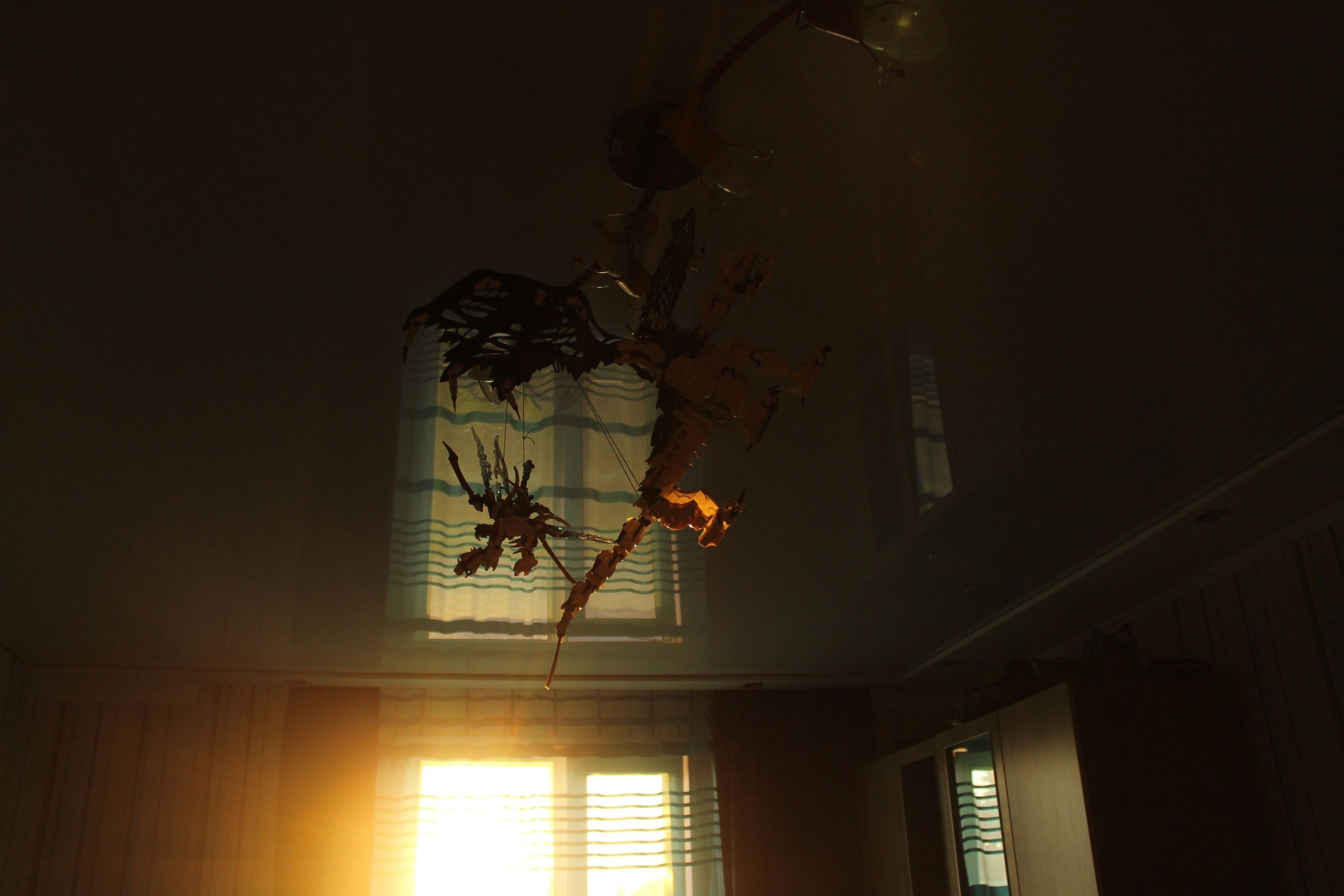 Люстра в детской, лето 2022 года