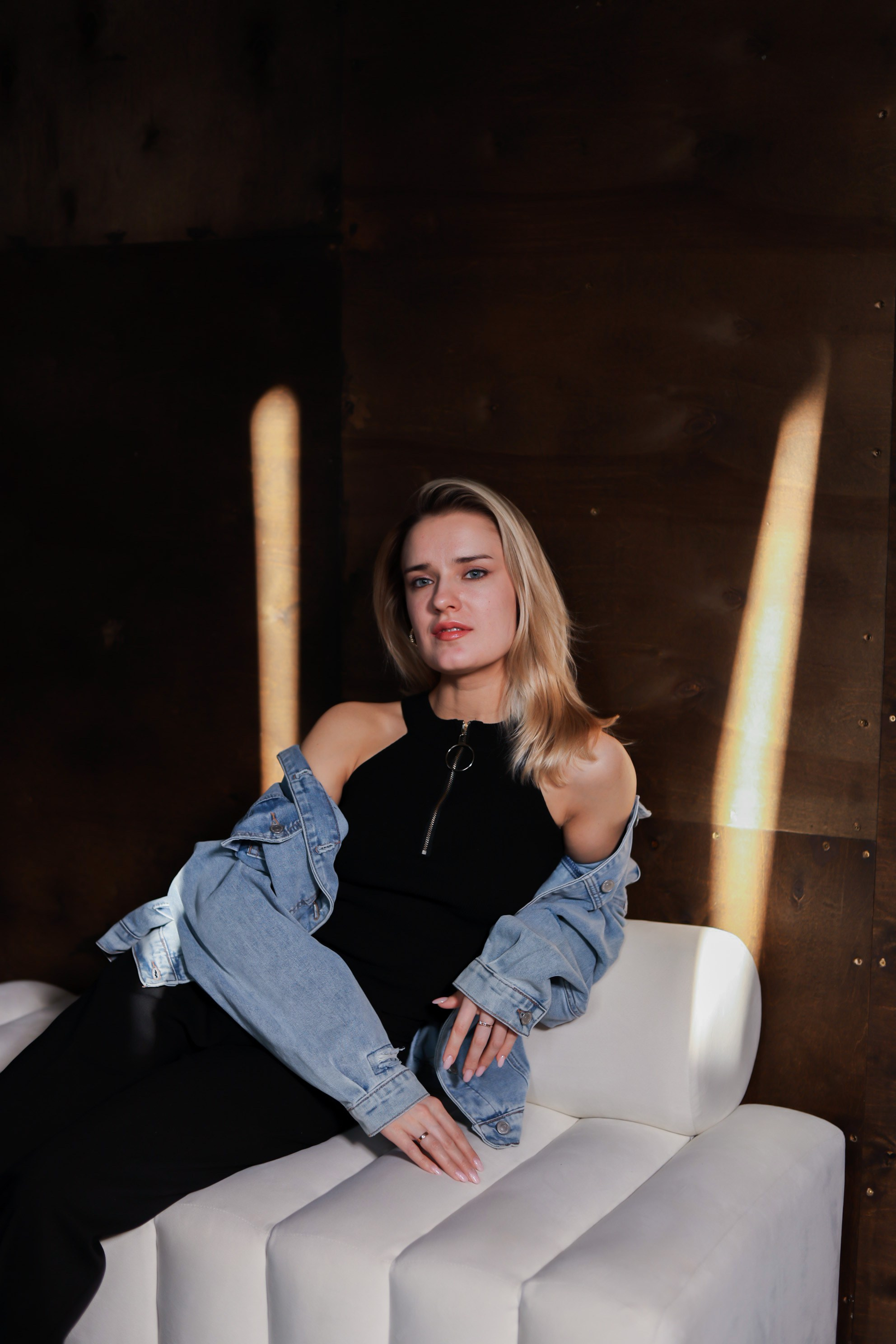 Фотосессия в студии Валерия. Женский фотограф в Орске Новотроицке Динара Долганова