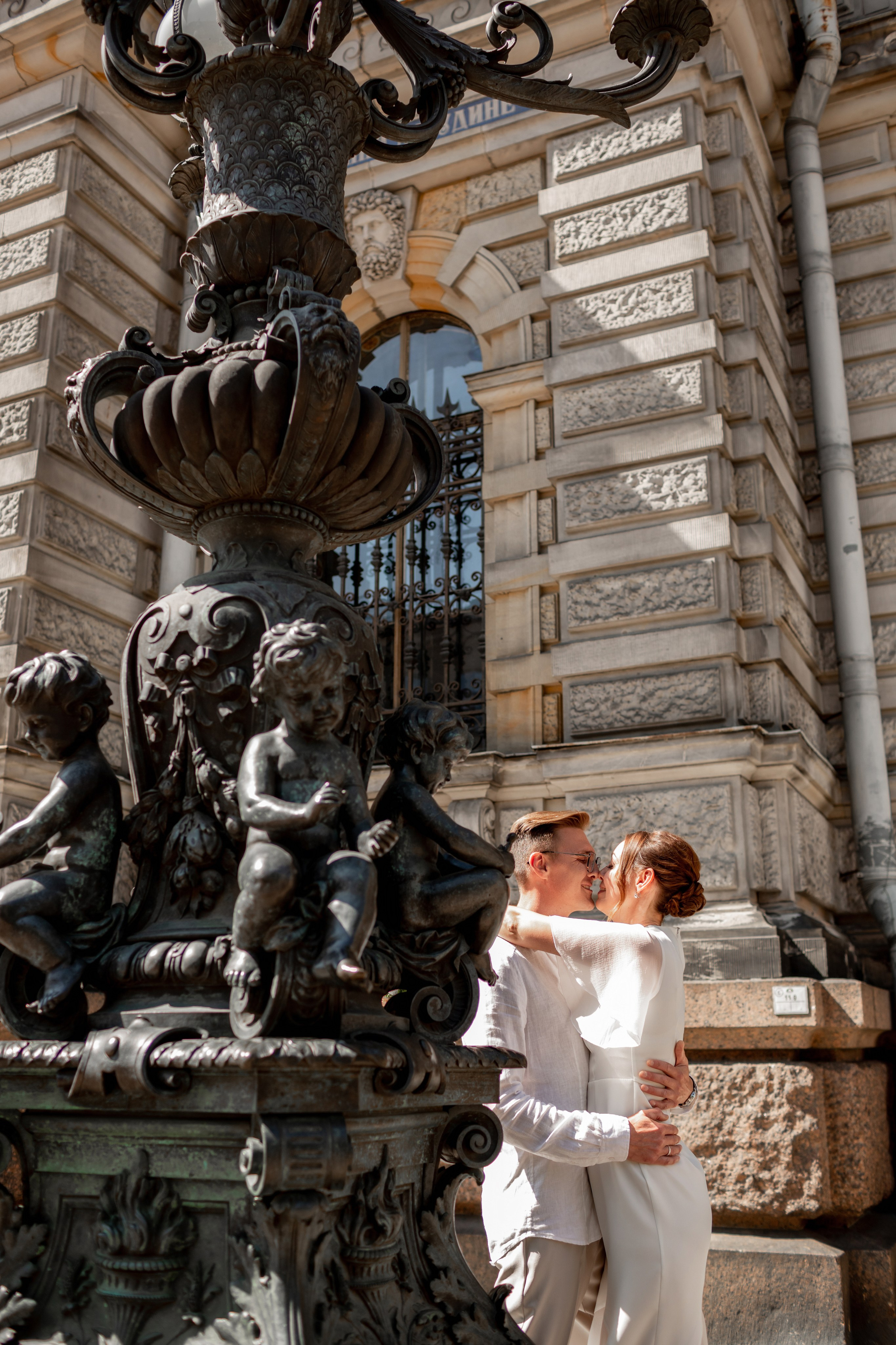 Свадебная фотопрогулка по улицам Петербурга. Свадебный фотограф Кирилл Белый