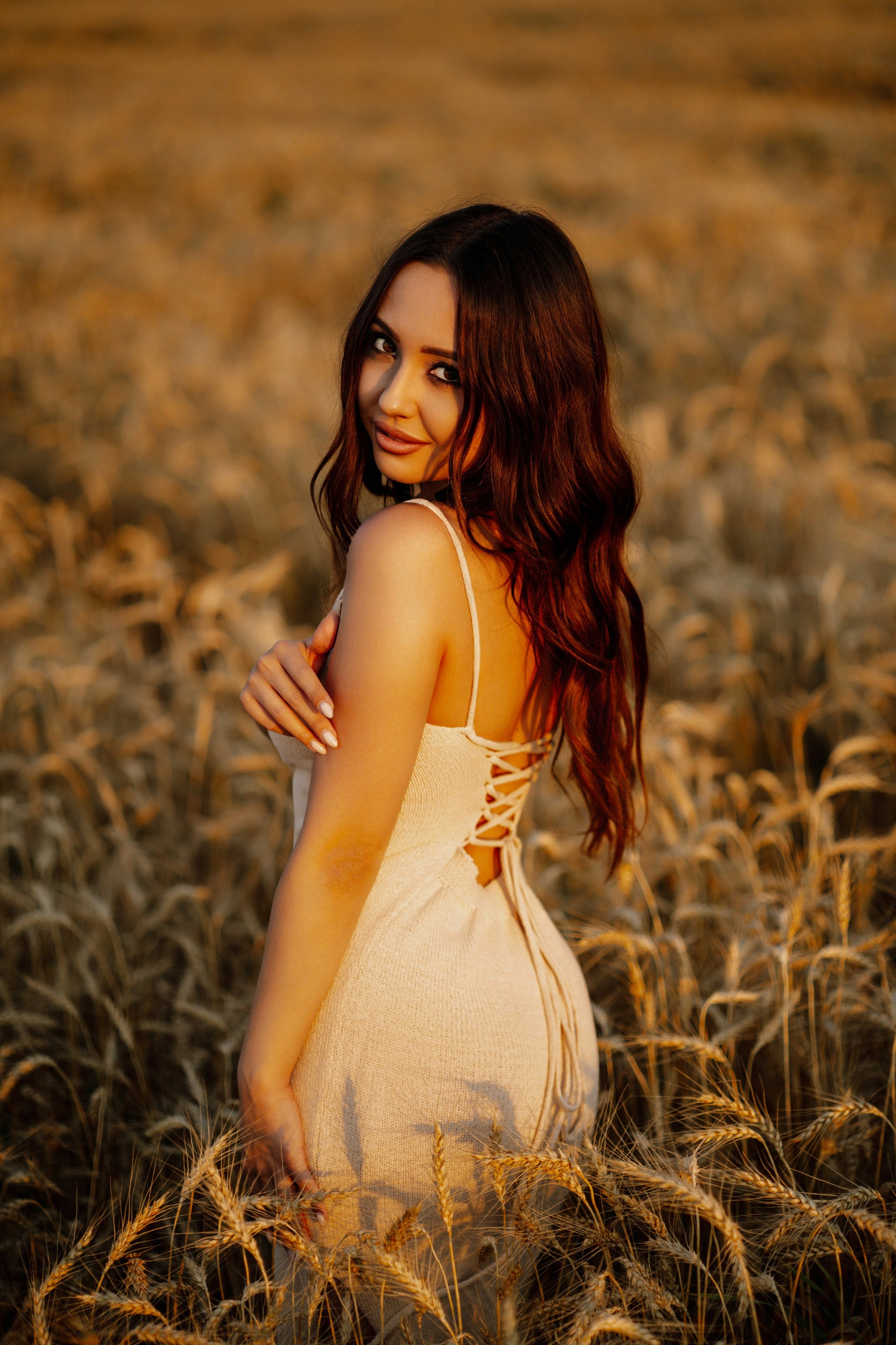 Фотосессия красивой девушки на природе в Серпухове