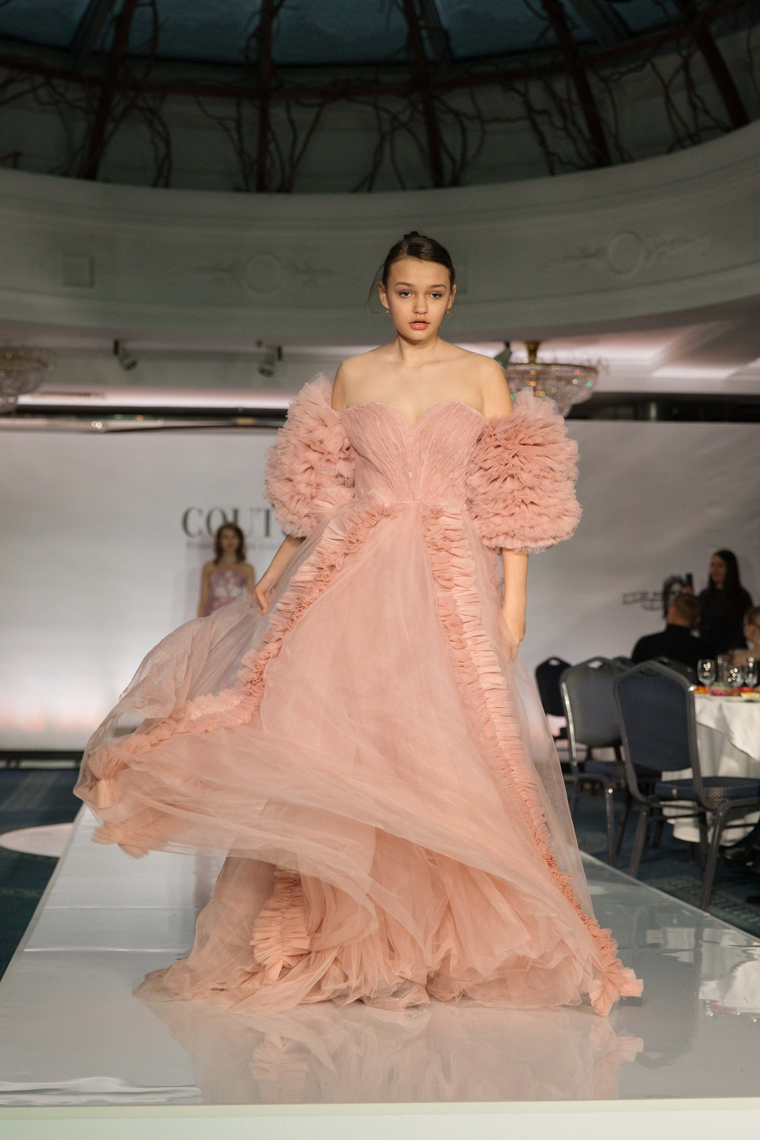 Репортаж показа «Кутюр по-русски». Фотограф в Санкт-Петербурге Вагнер Юлия