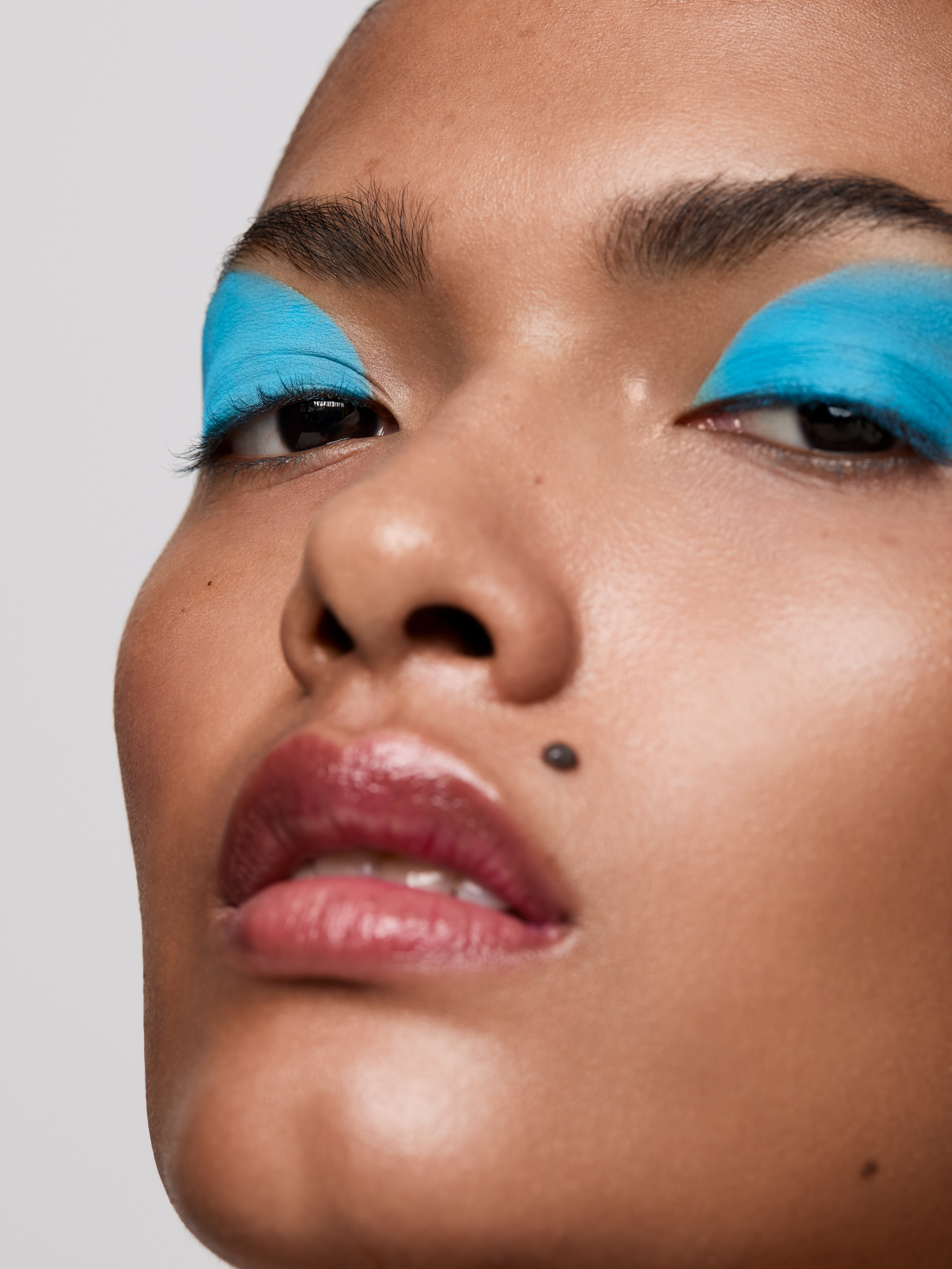 Anna Archen. Beauty & fashion retoucher available worldwide Liya Embrace