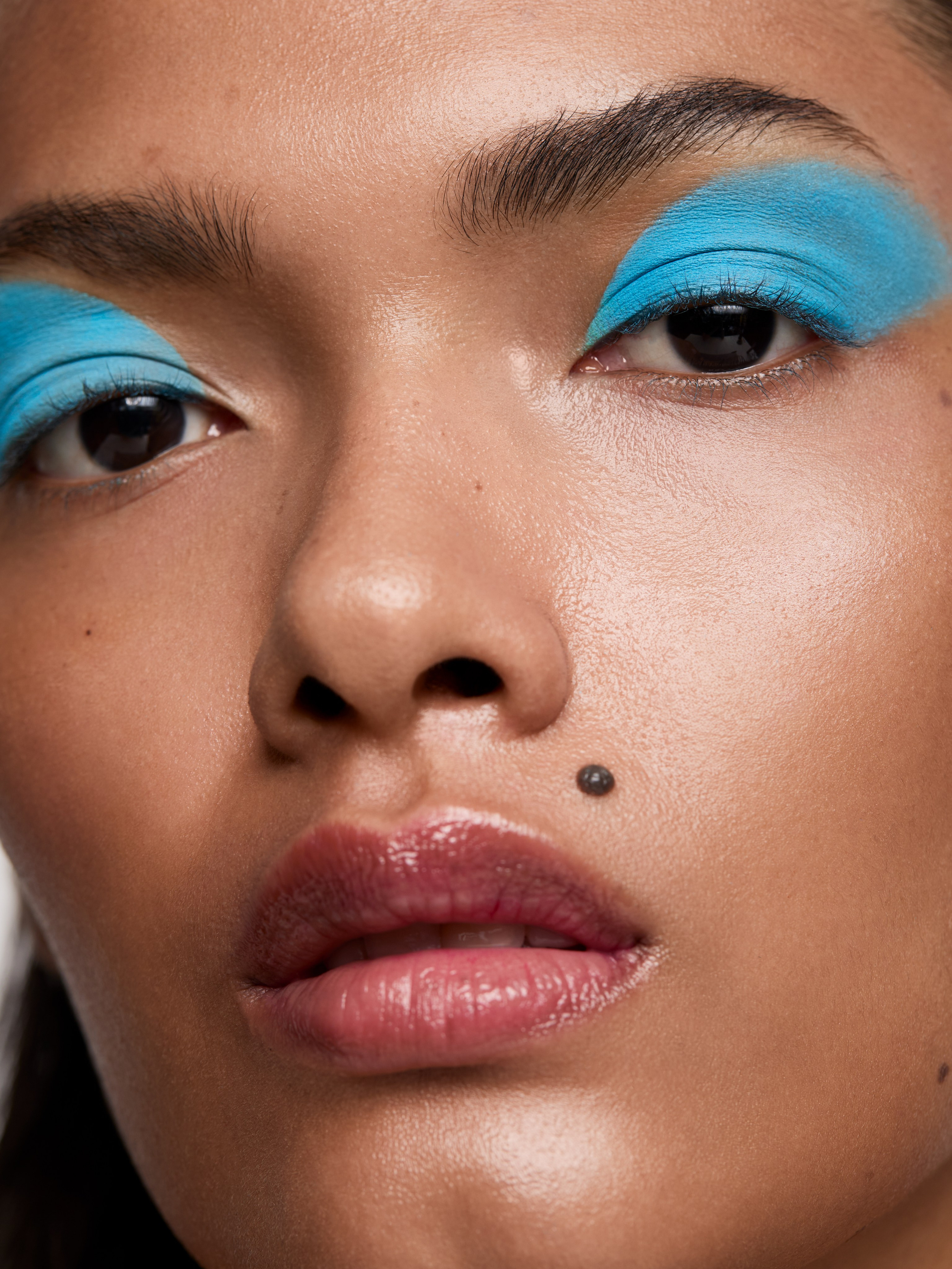 Anna Archen. Beauty & fashion retoucher available worldwide Liya Embrace