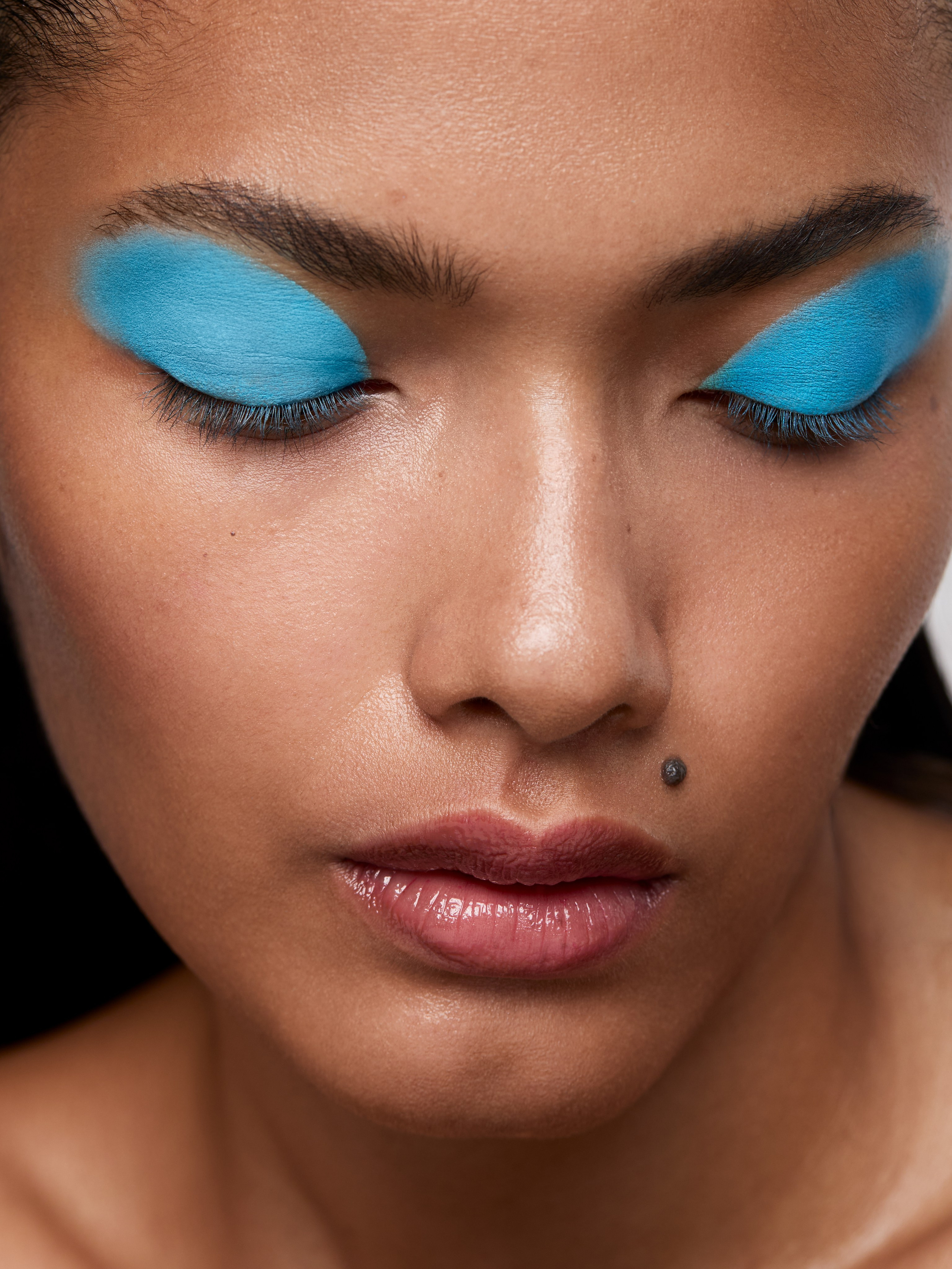 Anna Archen. Beauty & fashion retoucher available worldwide Liya Embrace