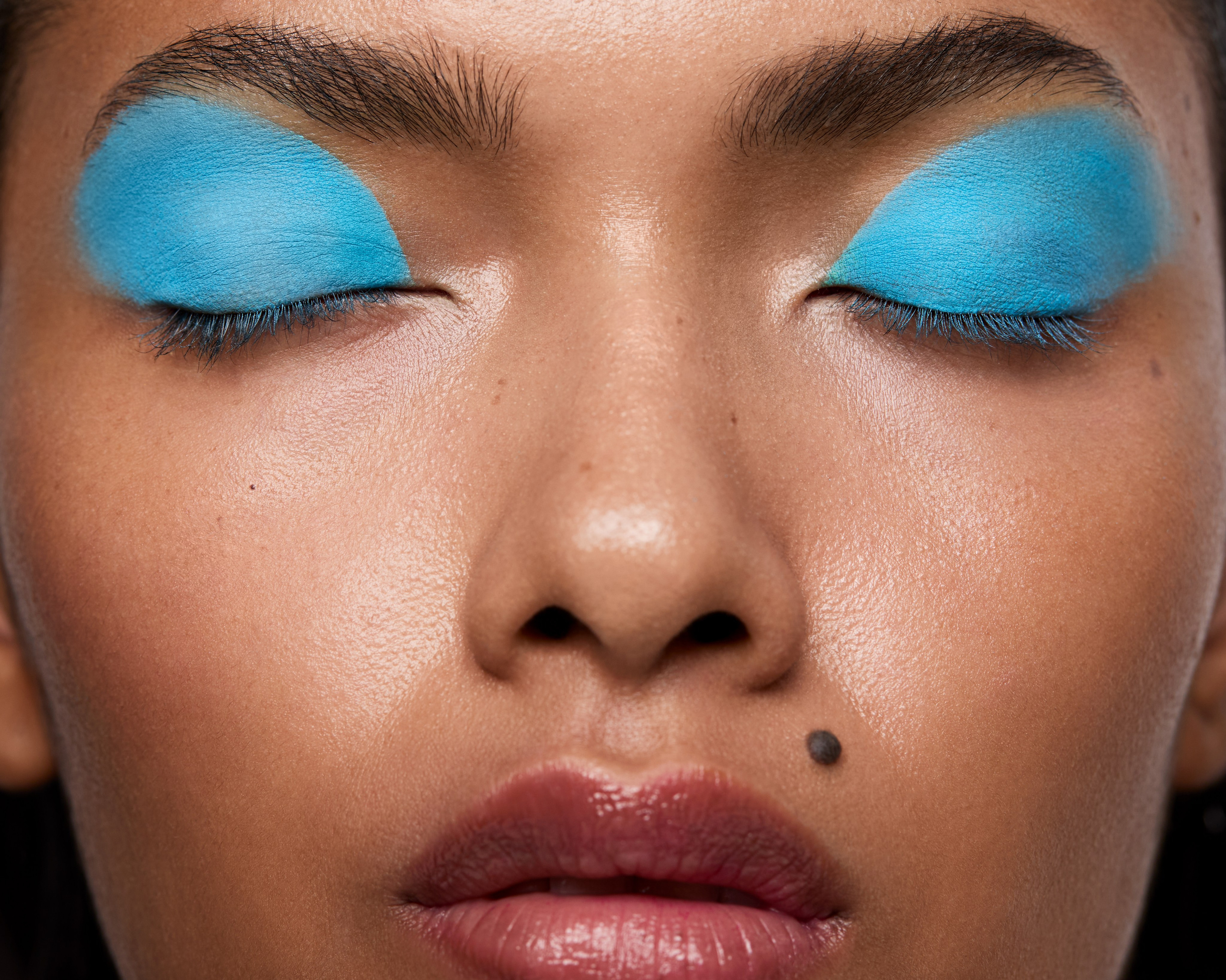 Anna Archen. Beauty & fashion retoucher available worldwide Liya Embrace