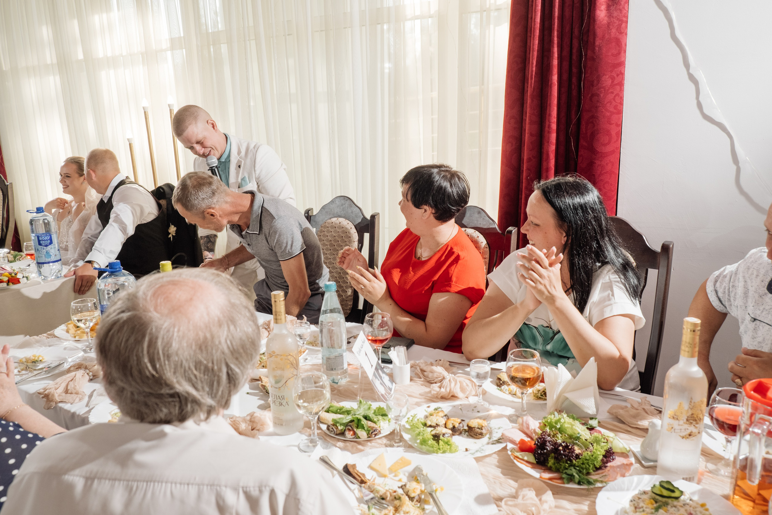 Свадебный ретопртаж. Профессиональная фотосъемка в Крыму. Натуральные эмоции и живые кадры. Забронируйте дату прямо сейчас!