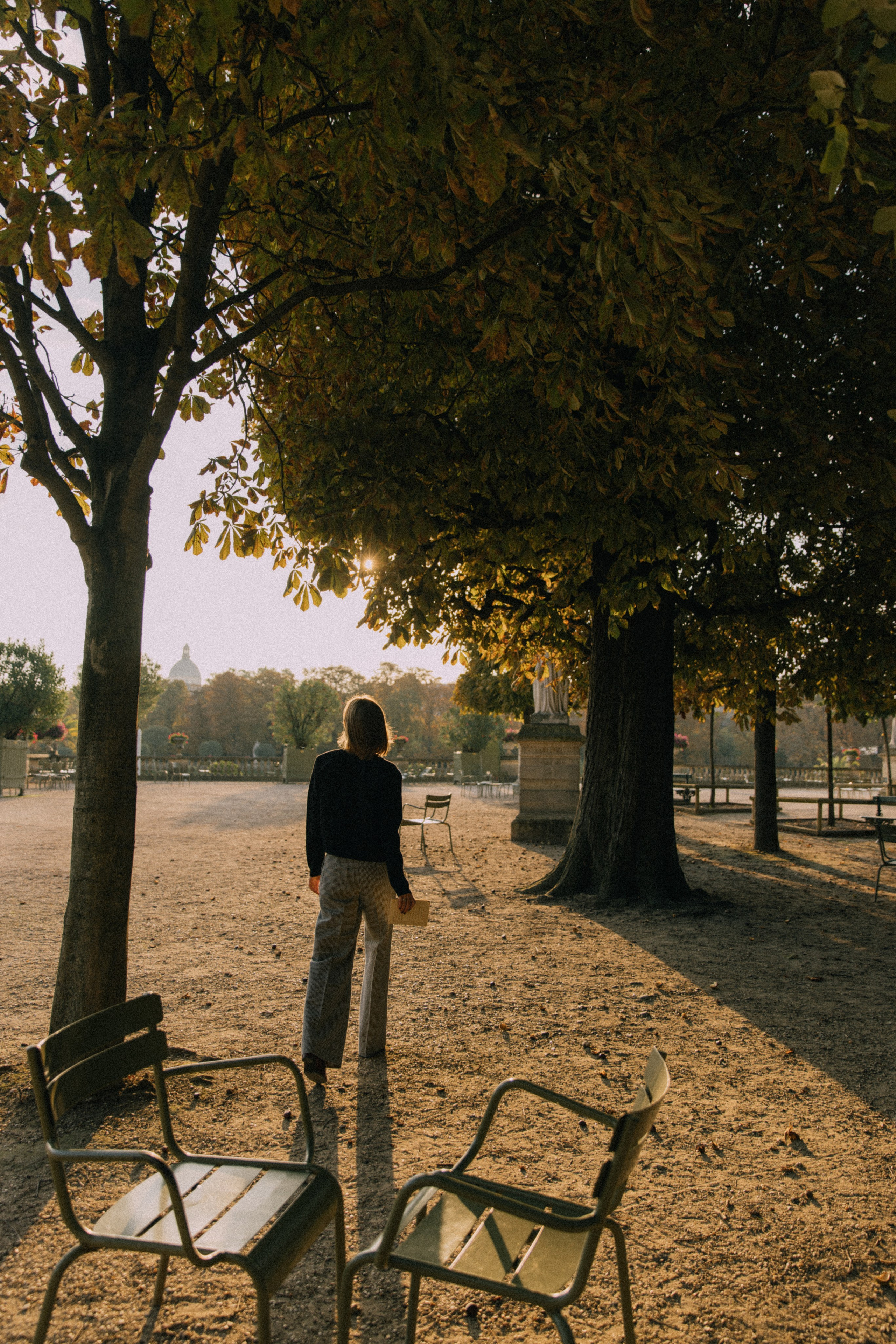 September sun. Photographer in Paris