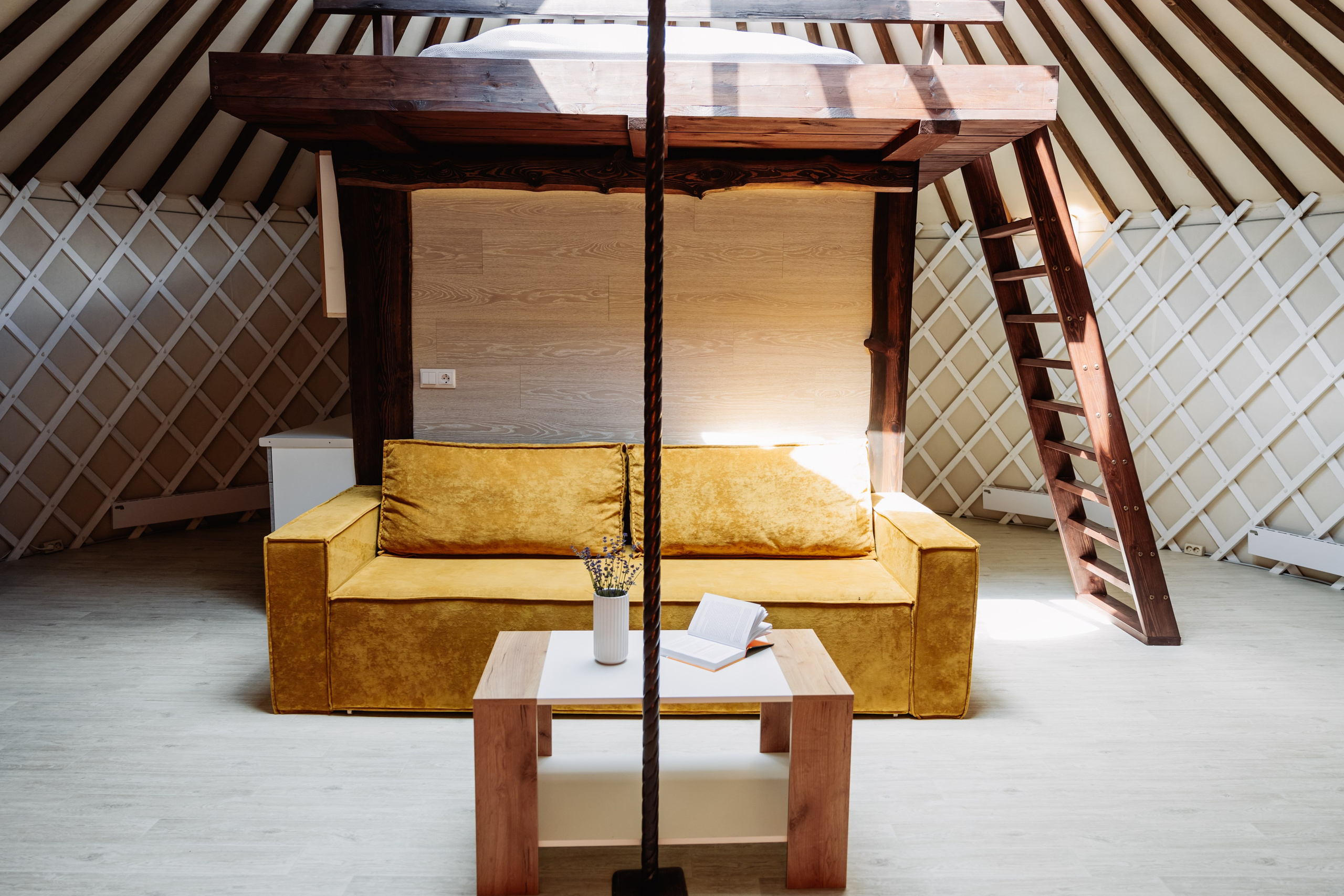 БЕРЕЗКА ВИЛАДЖ | Глэмпинг в Коломне | Юрта «Янтарная». ФОТОГРАФ ИРИНА ШАМАТАВА