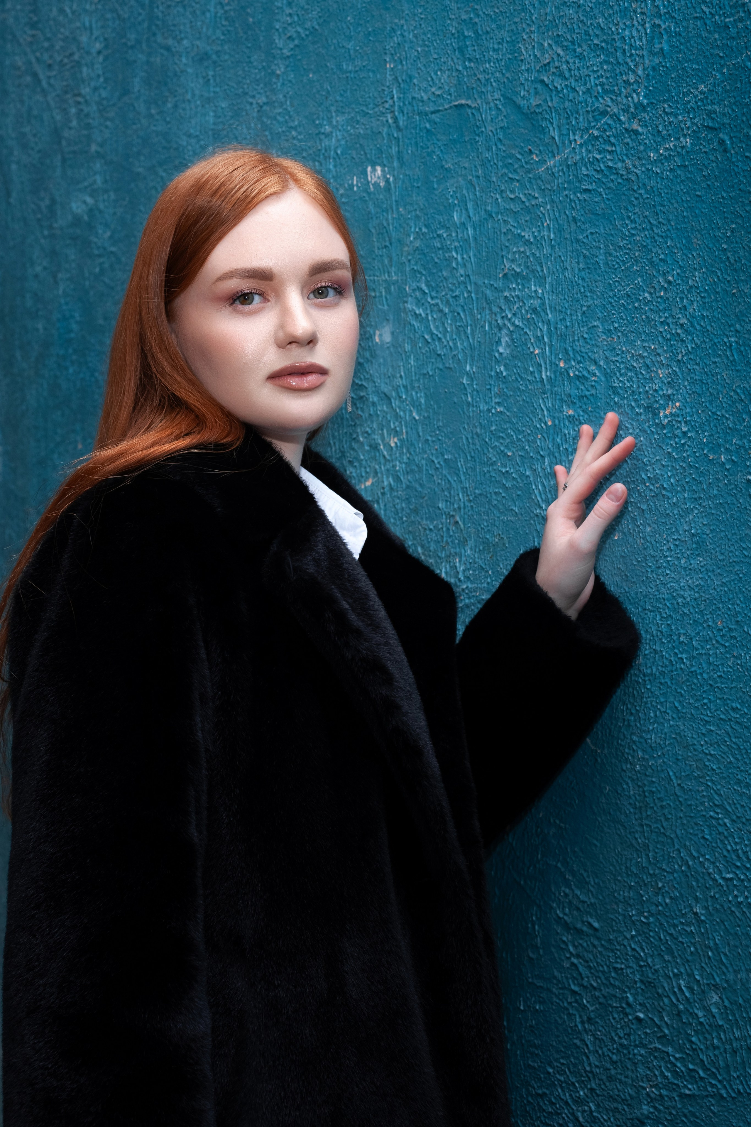 Фото в подъезде: Контраст эпох, контраст стилей, контраст красоты. Фотограф в Томске Евгения Гуляева