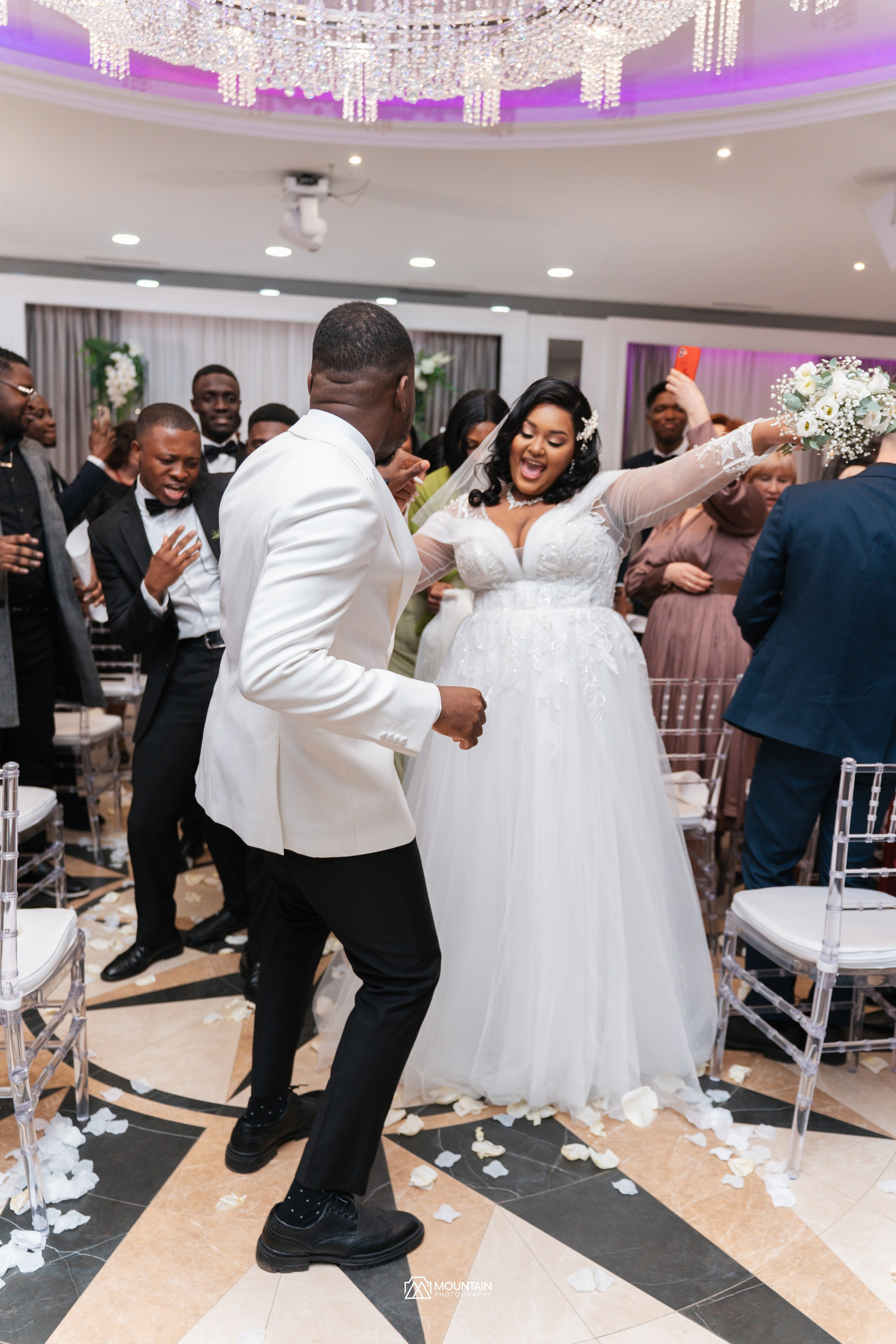 Cletus And Karabo. Я занимаюсь событийной, свадебной, товарной, студийной… фотографией