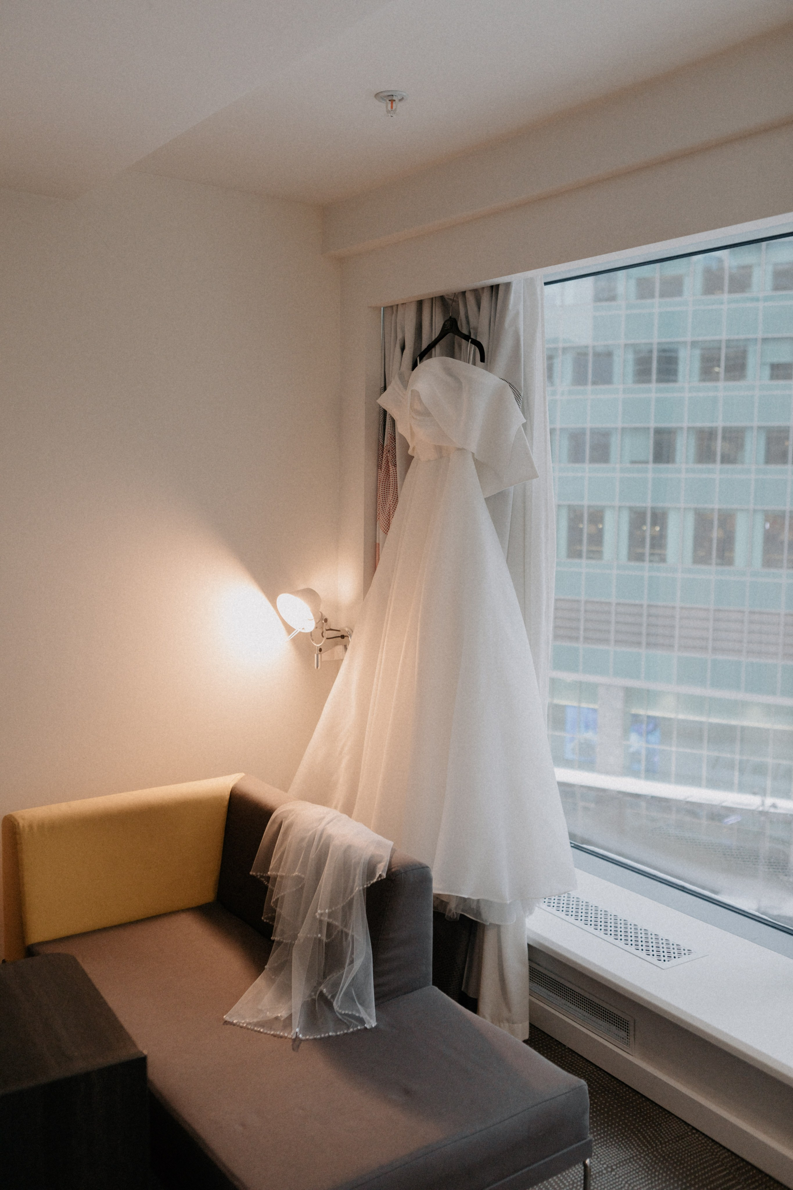 Ксюша и Илья. Утро в отеле роспись в Birds. Свадебный и портретный фотограф в Москве Анастасия Масюк