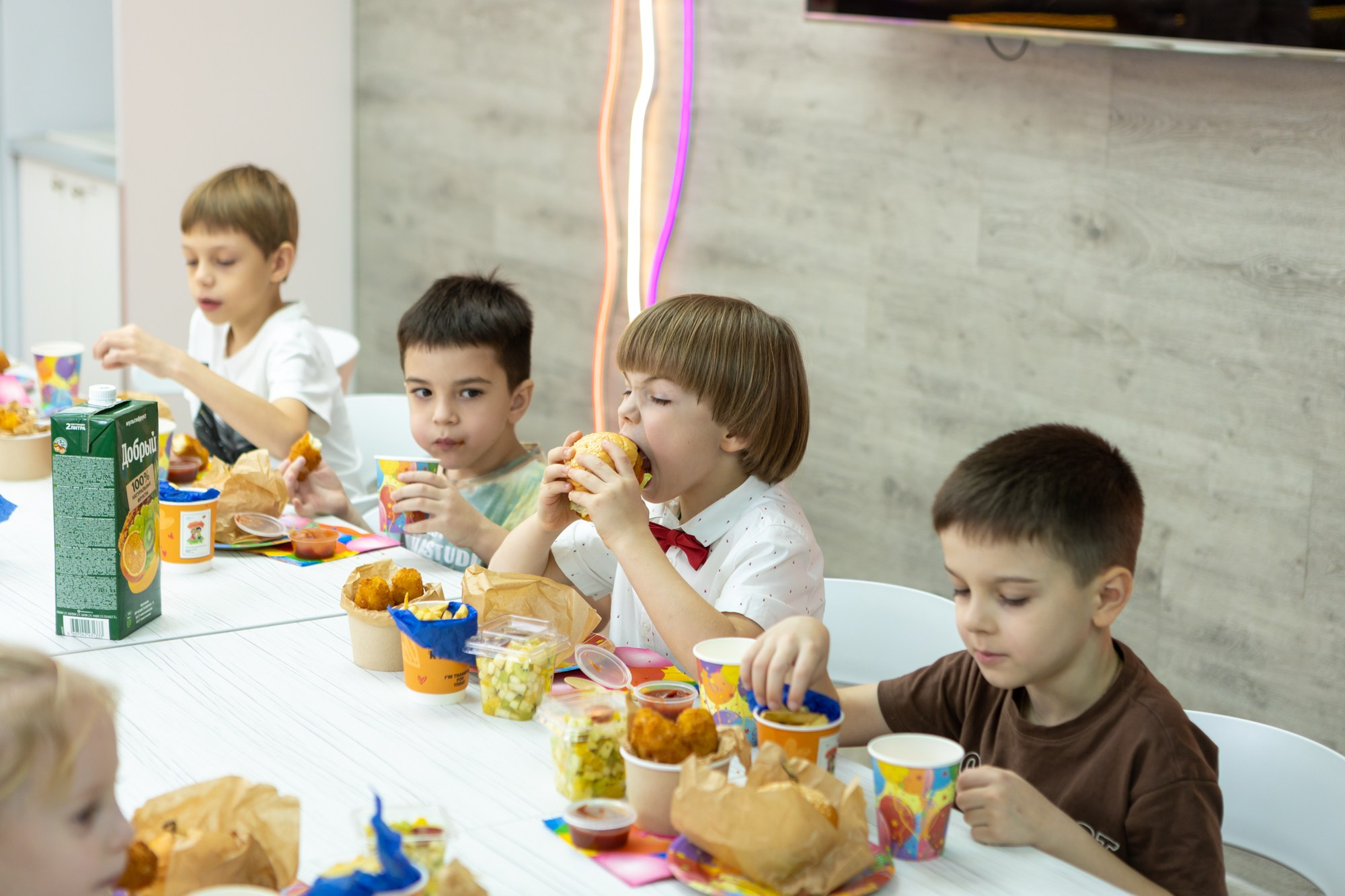 День рождения в Magic Room. Фотограф в Оренбурге. Профессиональный фотограф