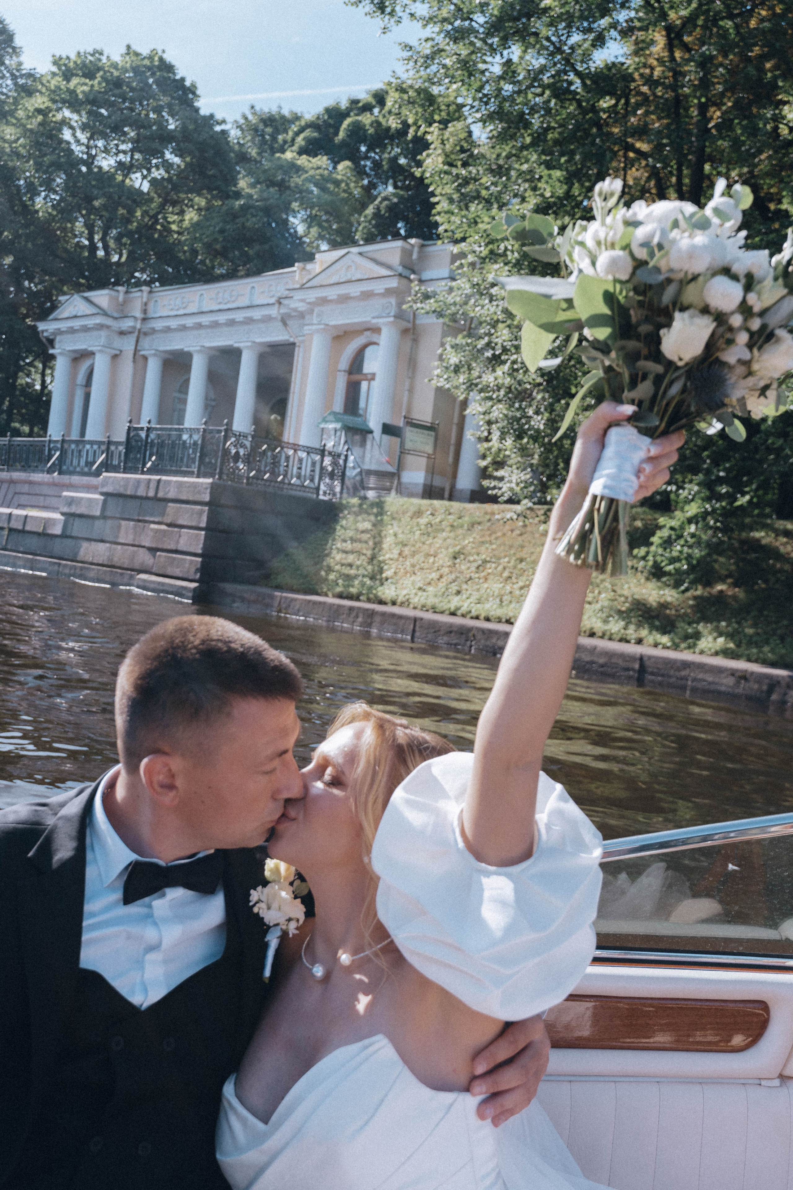 СВАДЕНБНАЯ СЬЕМКА НА КАТЕРЕ ПО КАНАЛАМ САНКТ-ПЕТЕРБУРГА И В АКВАТОРИИ НЕВЫ. Профессиональный фотограф, Санкт-Петербург — Виктория Богомолова