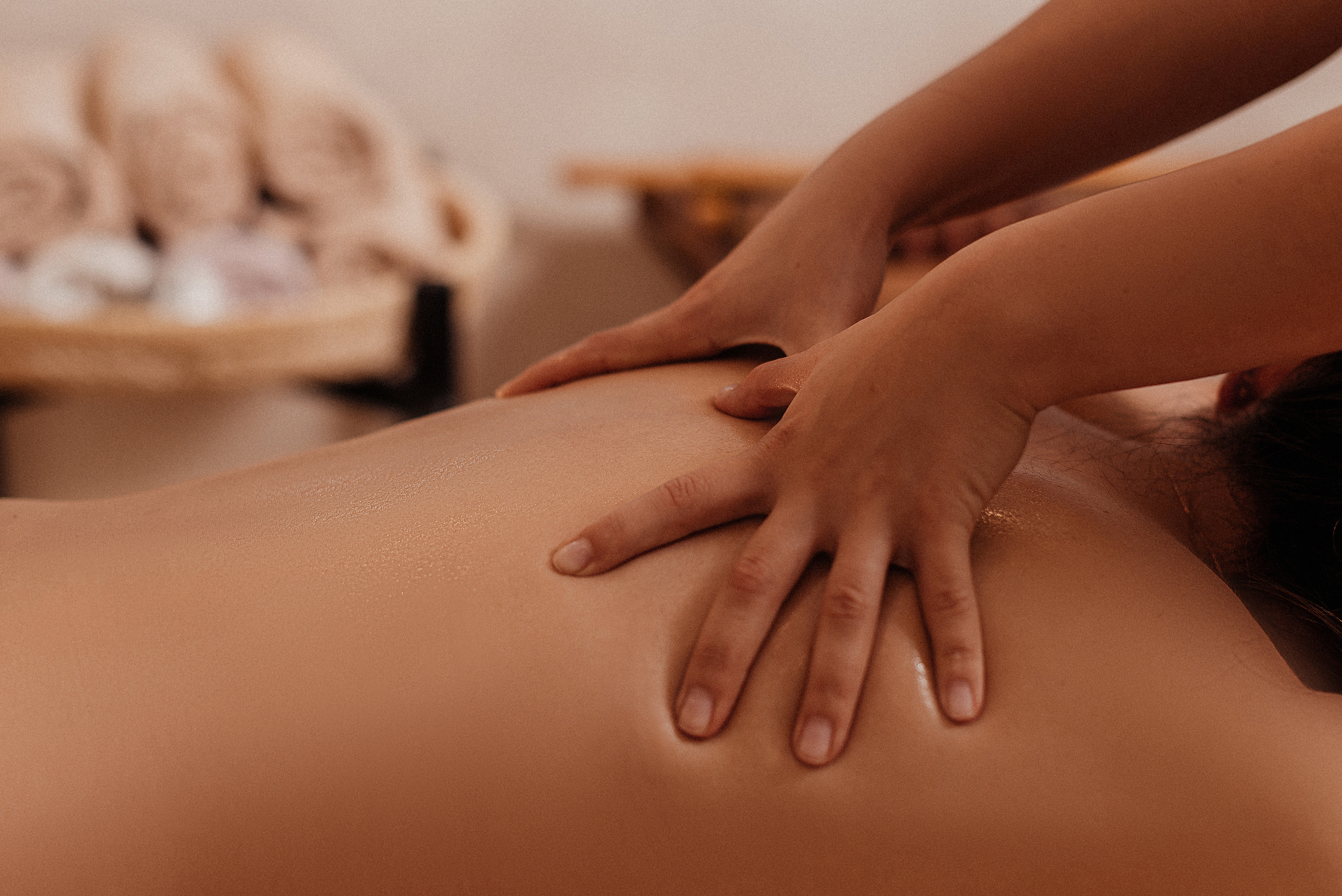 Контент для @massagevlg. Свадебный и семейный фотограф в Волгограде Олеся Лисицкая