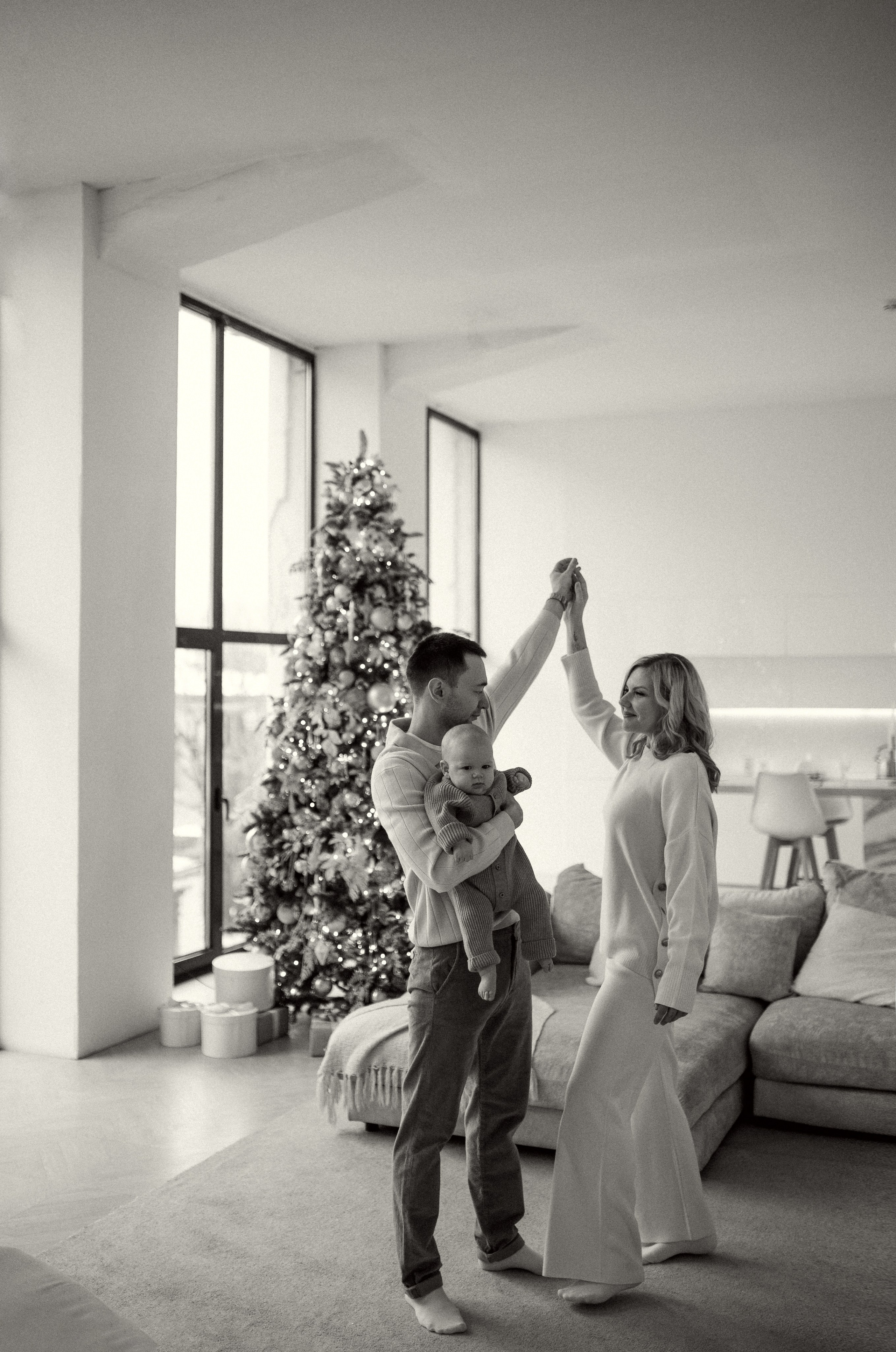 Новогодняя фотосессия в студии с малышом 6 месяцев в Бутово. Семейная фотосессия Бутово Москва фотограф Алина Морщагина