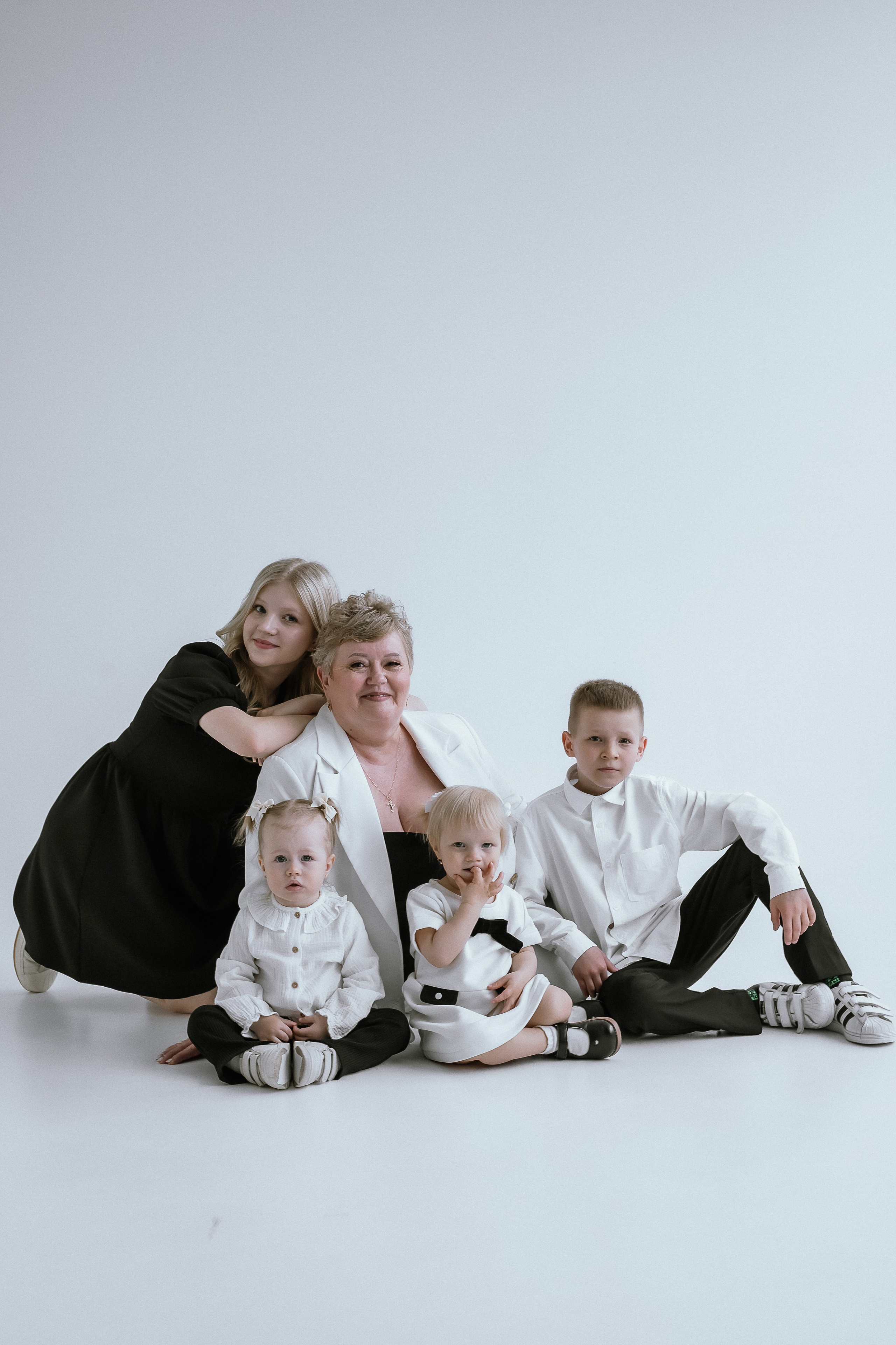 Семейная на циклораме. Фотограф Екатеринубрг/Верхняя Пышма