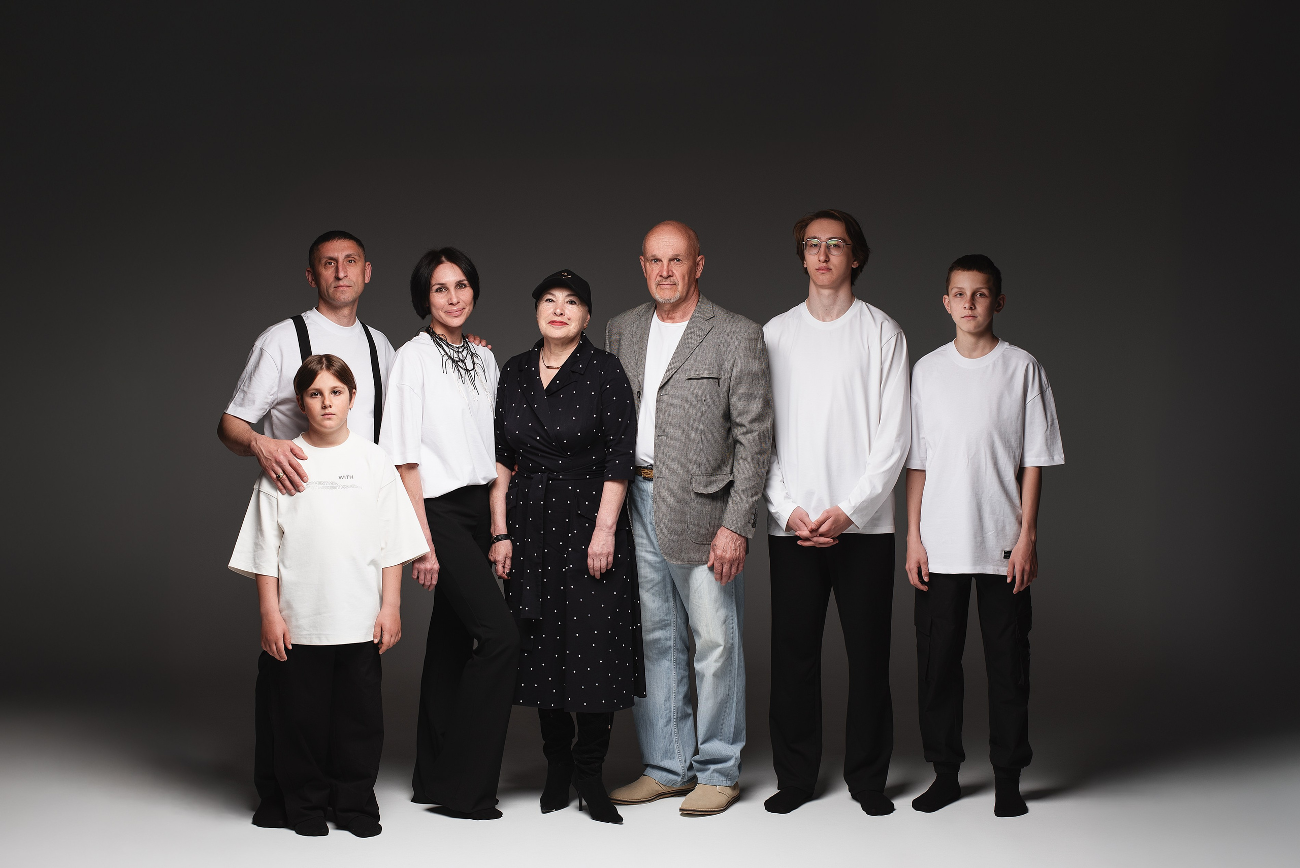 Семейная фотосессия на циклораме. Семейный фотограф в Южно-Сахалинске Анастасия Лимарева