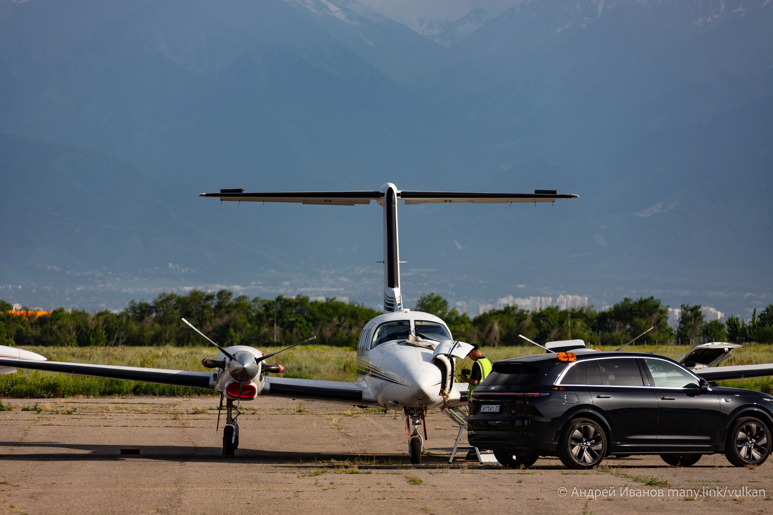 Полёт на Иссык-Куль — конференция Кругосветчиков (2025г). Фотоальбом показывающий увлекательный мир авиации и мир медведей Андрея Иванова