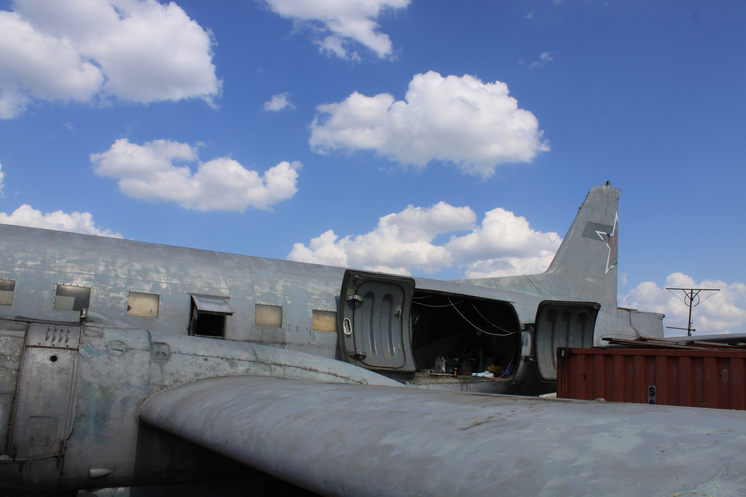 Ил-14Т «Голубая Мечта» работы в Тушино (2011 г.). Фотоальбом показывающий увлекательный мир авиации и мир медведей Андрея Иванова
