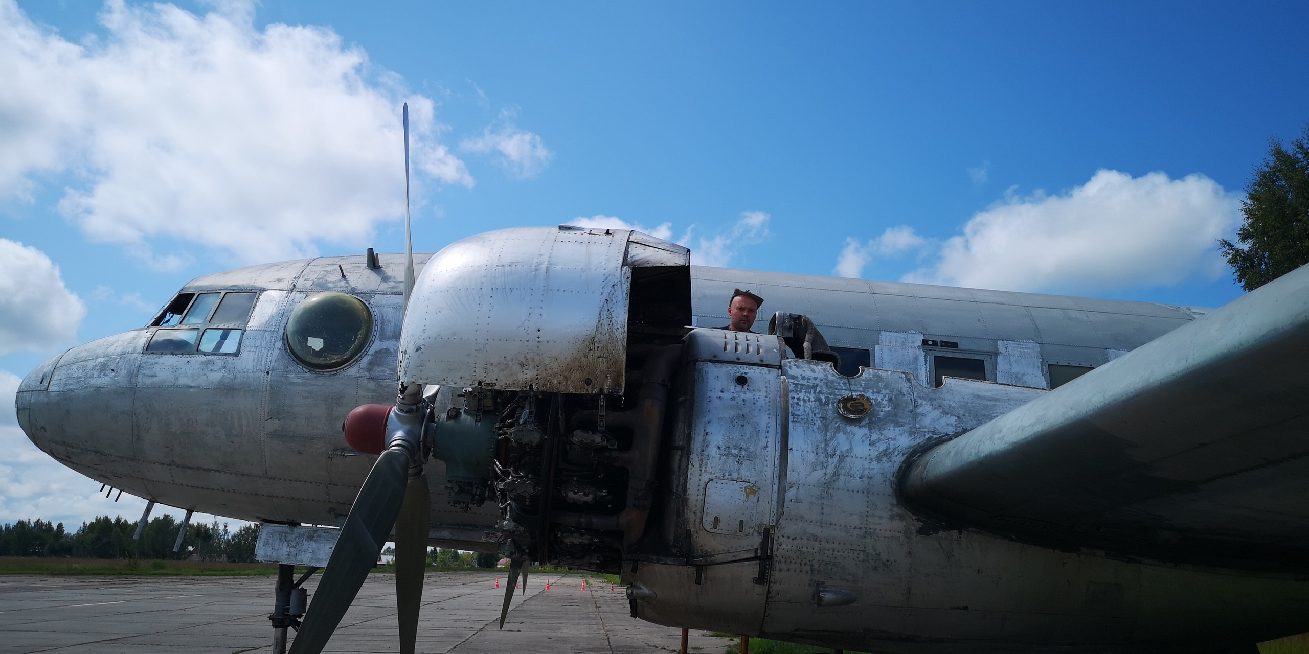 Ил-14Т «Голубая Мечта» (2019 г.). Фотоальбом показывающий увлекательный мир авиации и мир медведей Андрея Иванова