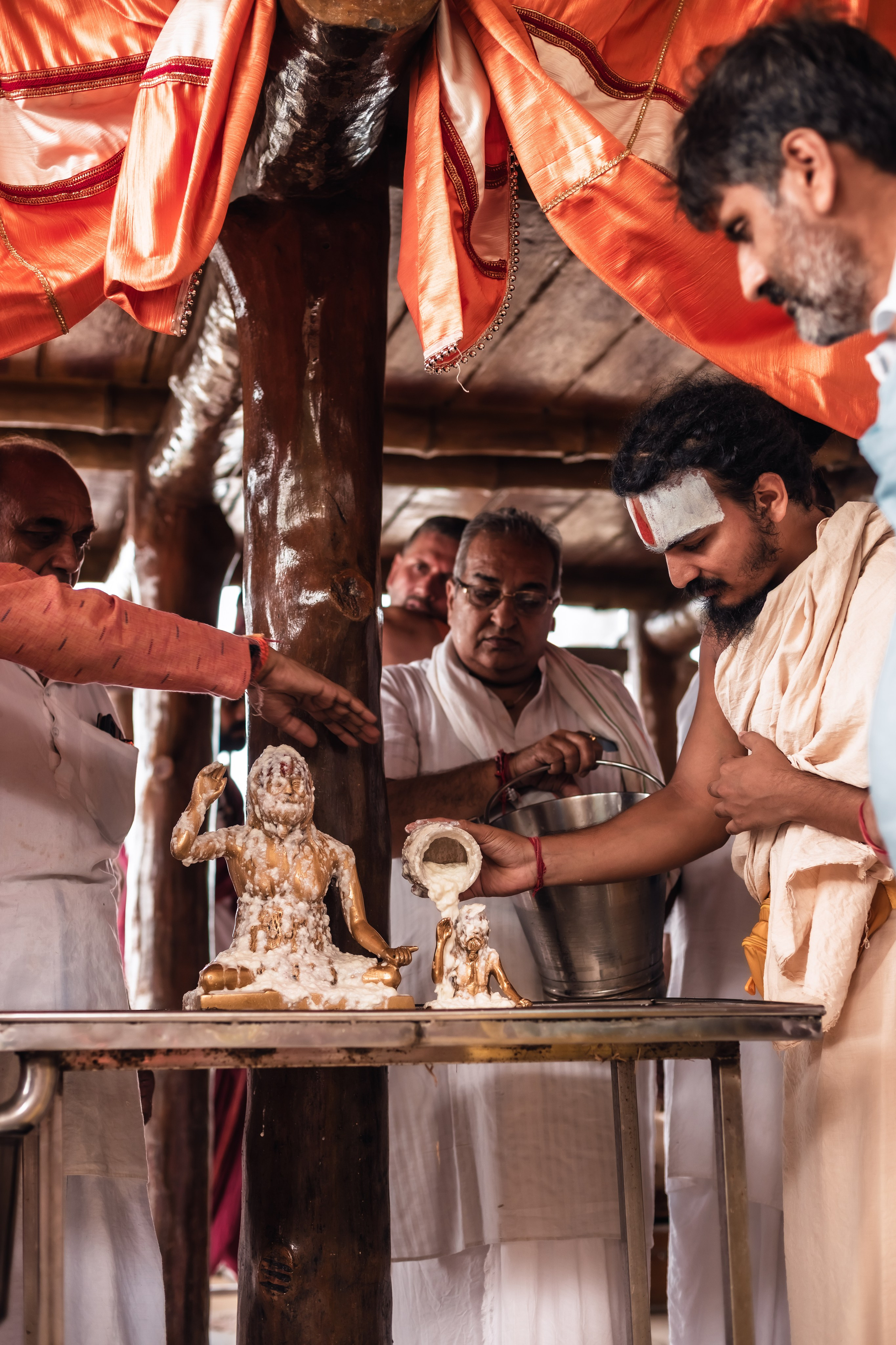Abhisheka Devraha Baba on Sri Devdas ji maharaj bd. Mariam Bagdasaryan