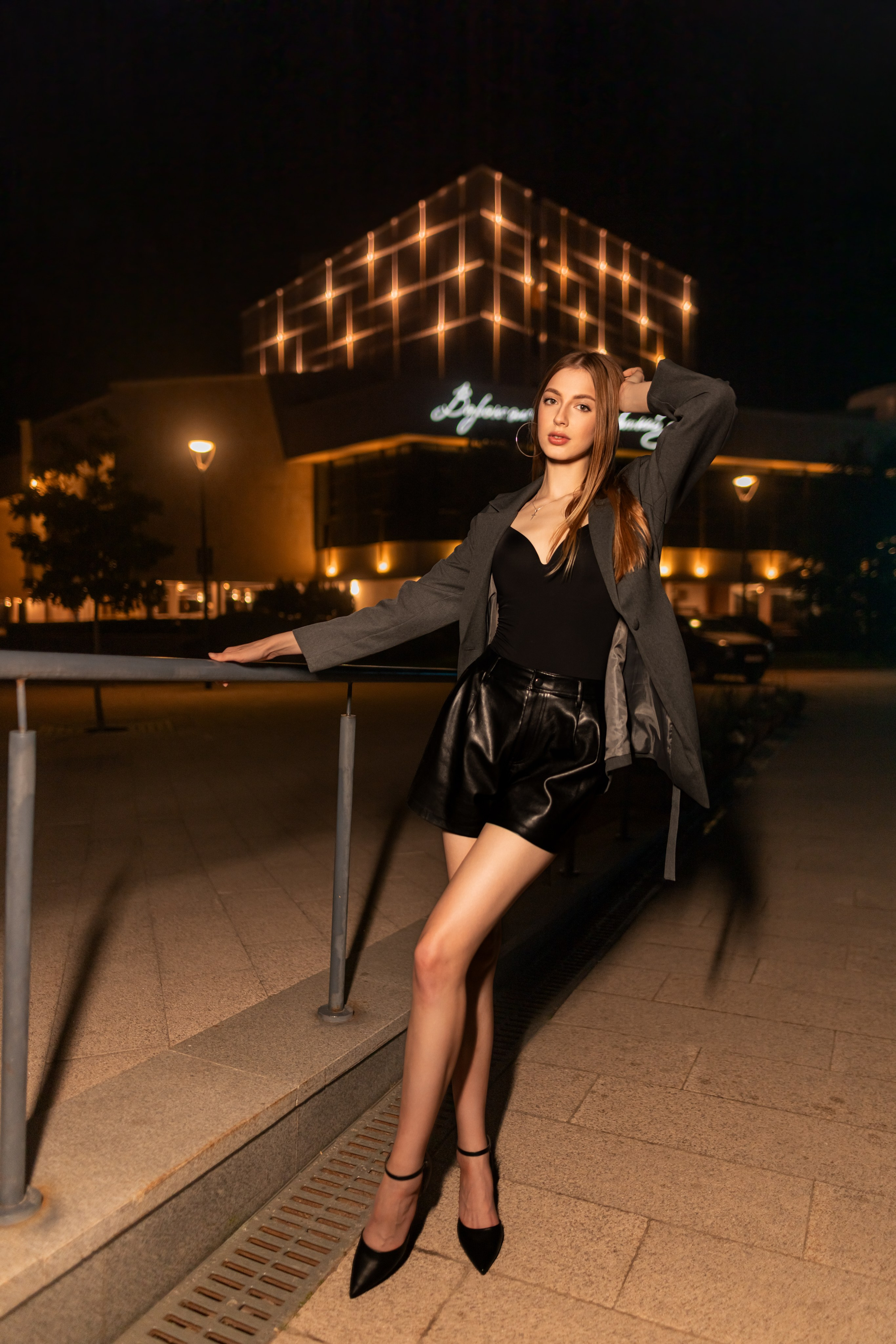 Ночная съемка с Ксенией на улицах Воронежа в формате для «себя». Дмитрий Шульгин, портретный фотограф в Воронеже