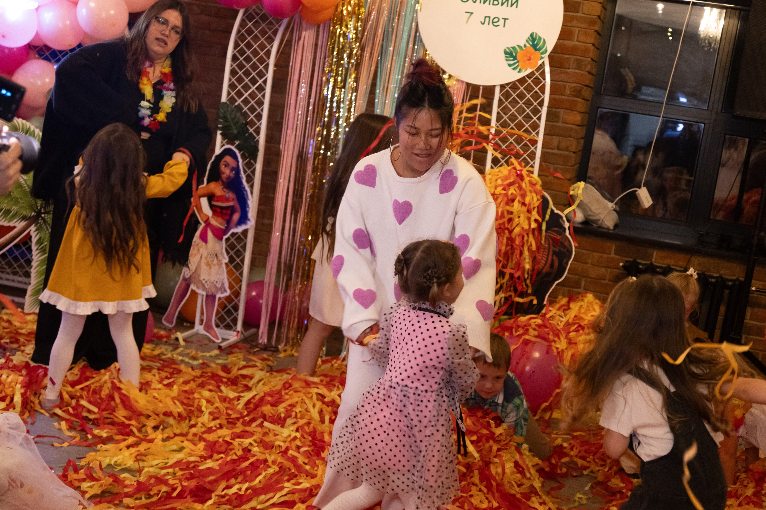 День Рожденья Оливия 7 лет. Портретный Студийный и уличный фотограф Москва. Индивидуальные, Семейные, Беременность, Будуар, Каталог, контент съемки для блога и бизнеса