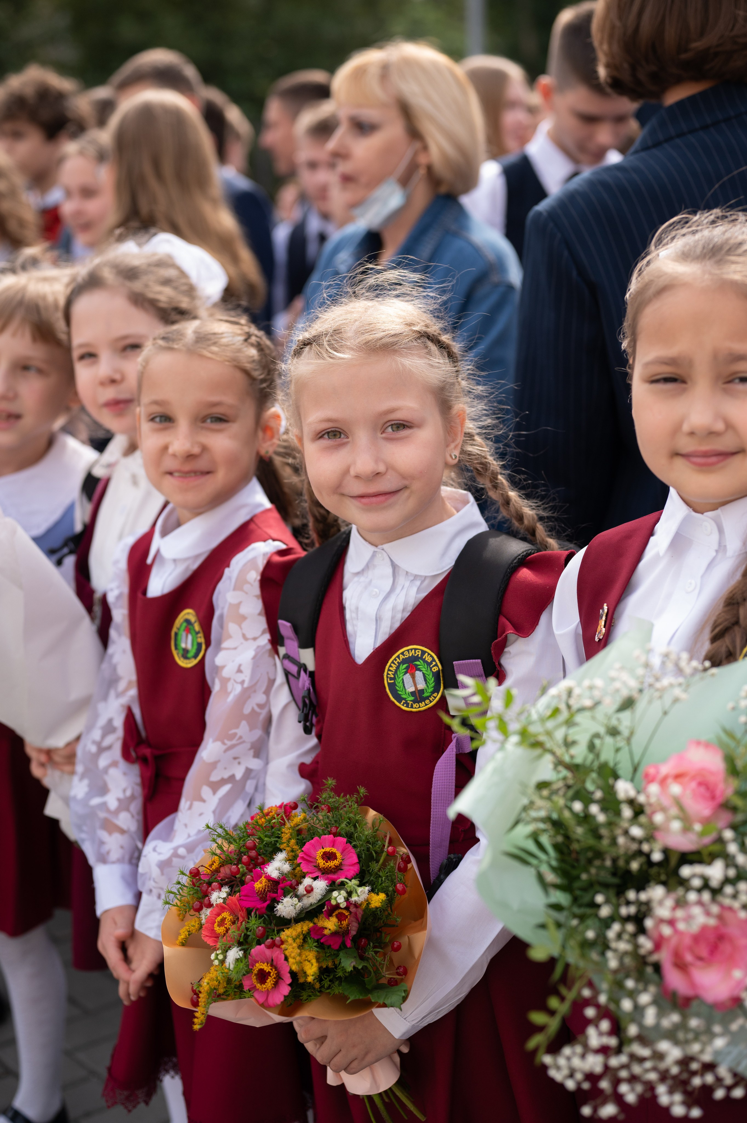 1 сентября 16 гимназия 2 класс (линейка + в классе+ на улице). Фотограф новорожденных, семейный детский в Тюмени Татьяна Морозова