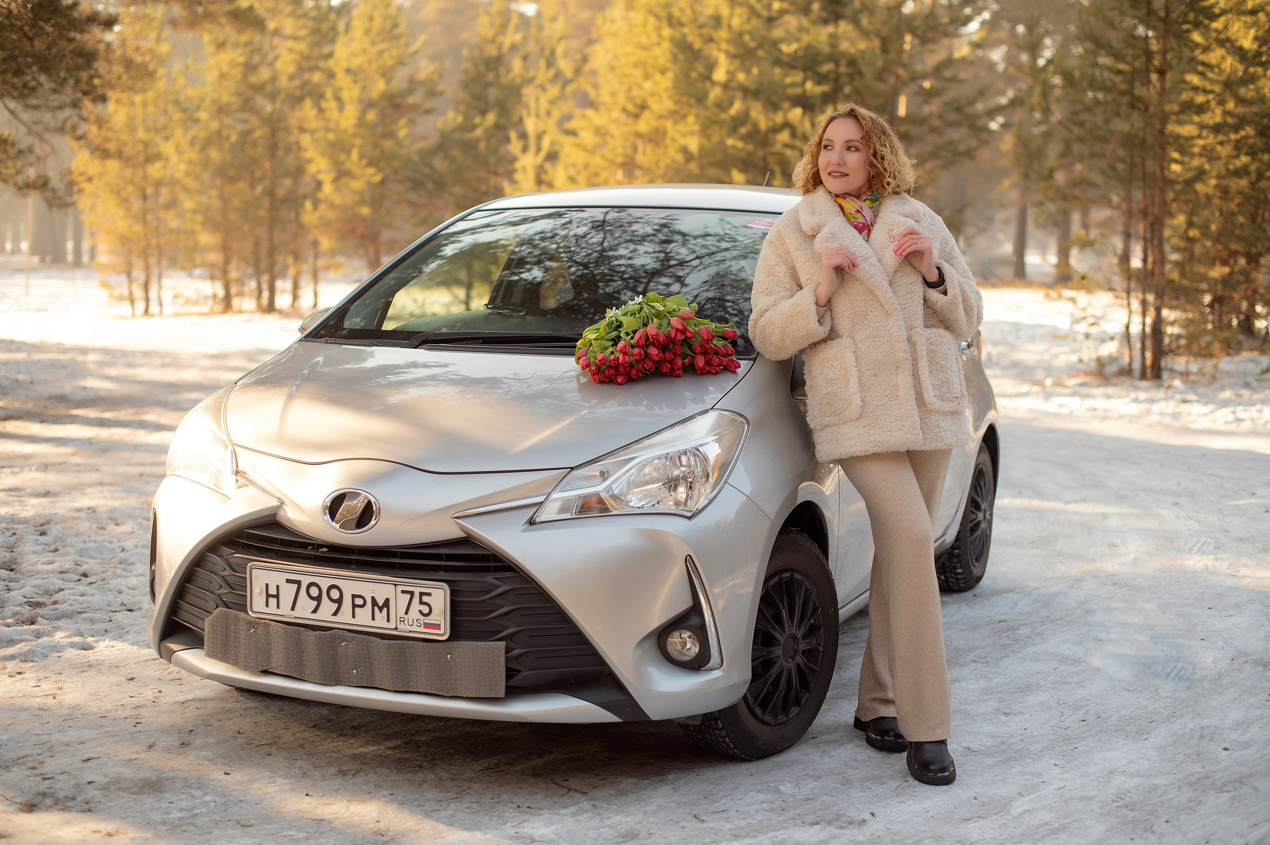 Ира тюльпаны в снегу. Фотограф Виктория Воронина