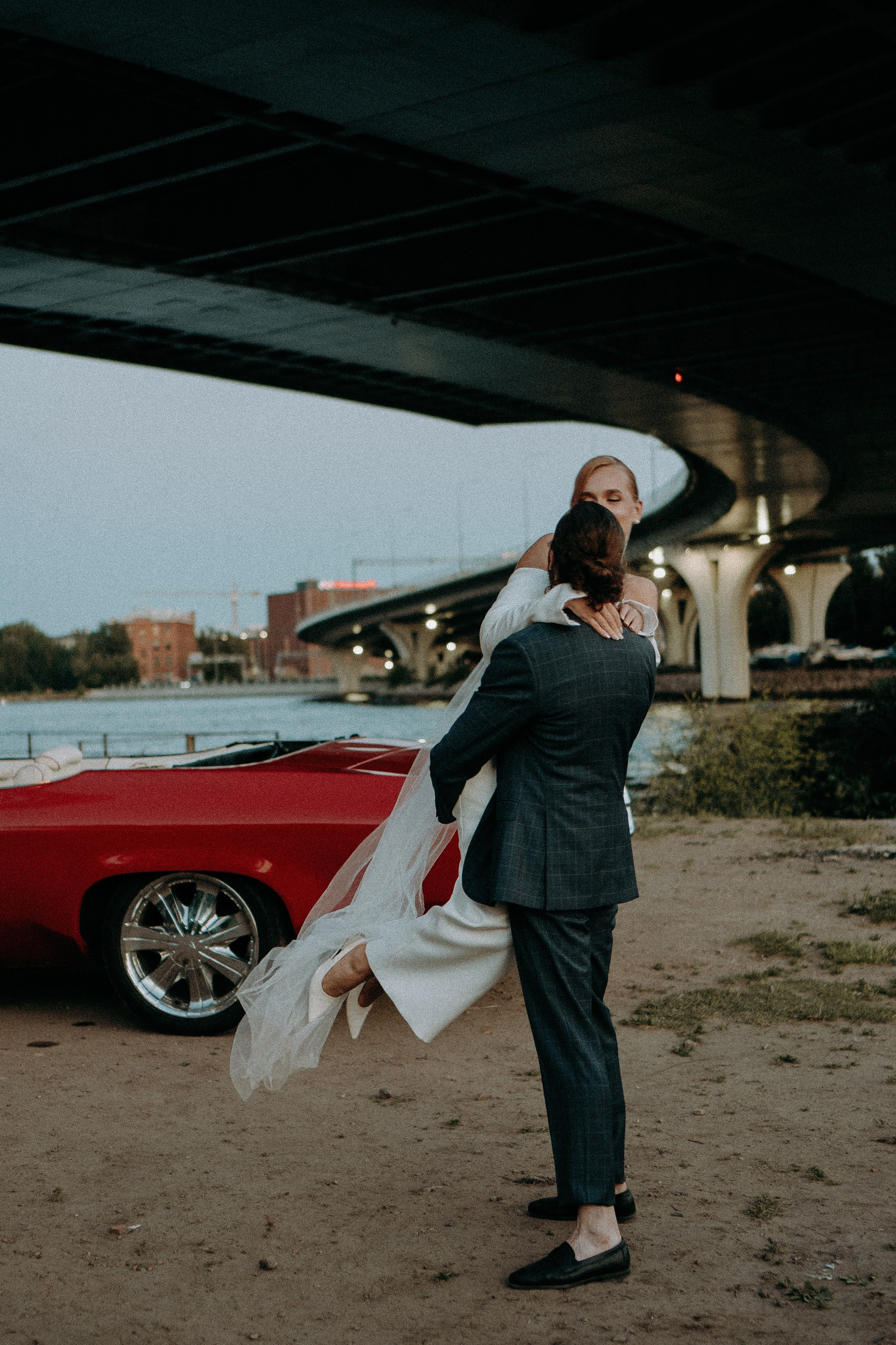 СВАДЕБНАЯ СЬЕМКА ВОЗЛЕ МСОТА БЕТАНКУРА НА КАБРИОЛЕТЕ. Профессиональный фотограф, Санкт-Петербург — Виктория Богомолова