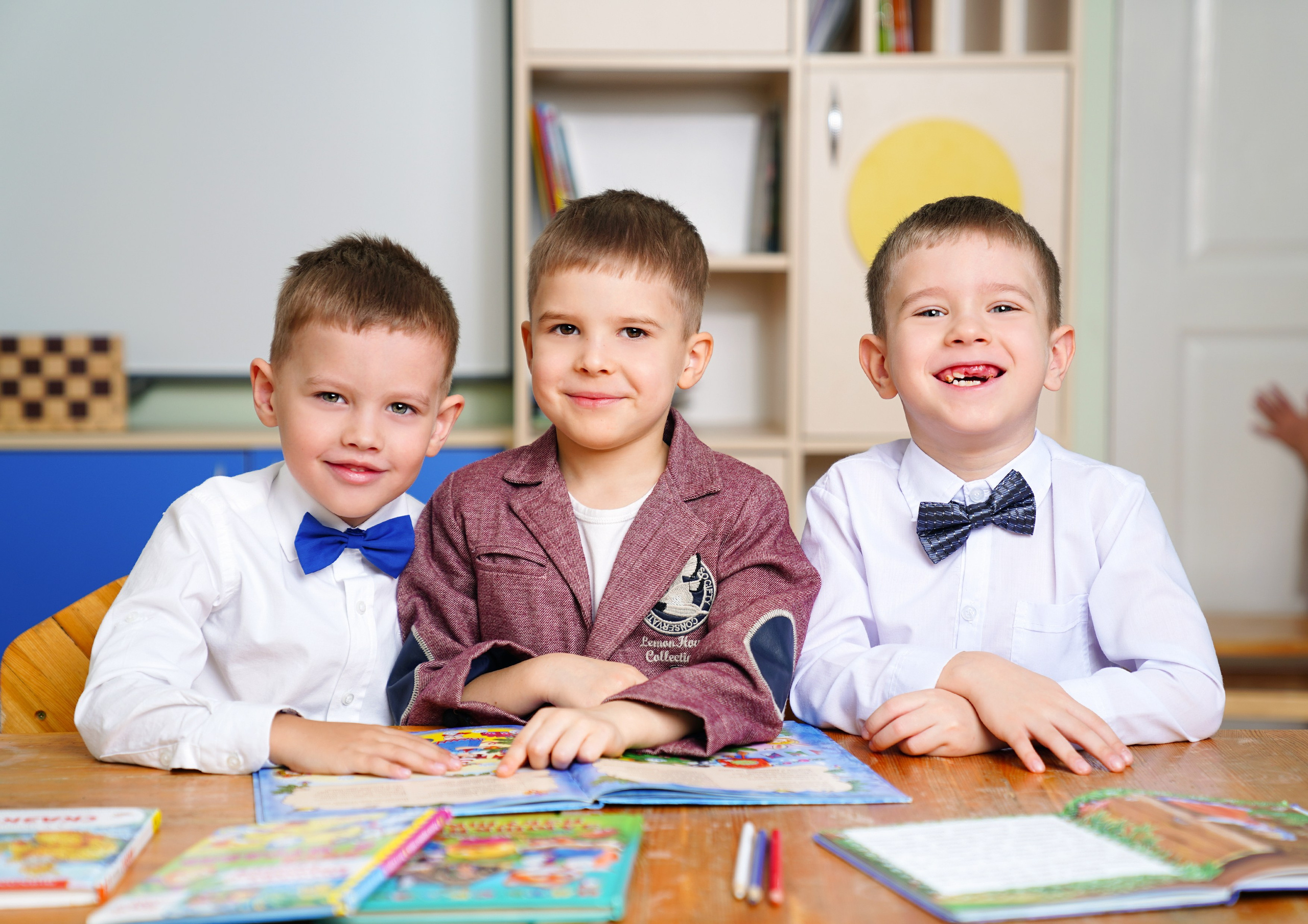 Мелкие группы. MEMENTO.Выпускные альбомы, школьные, юбилейные и другие книги. Ростов-на-Дону