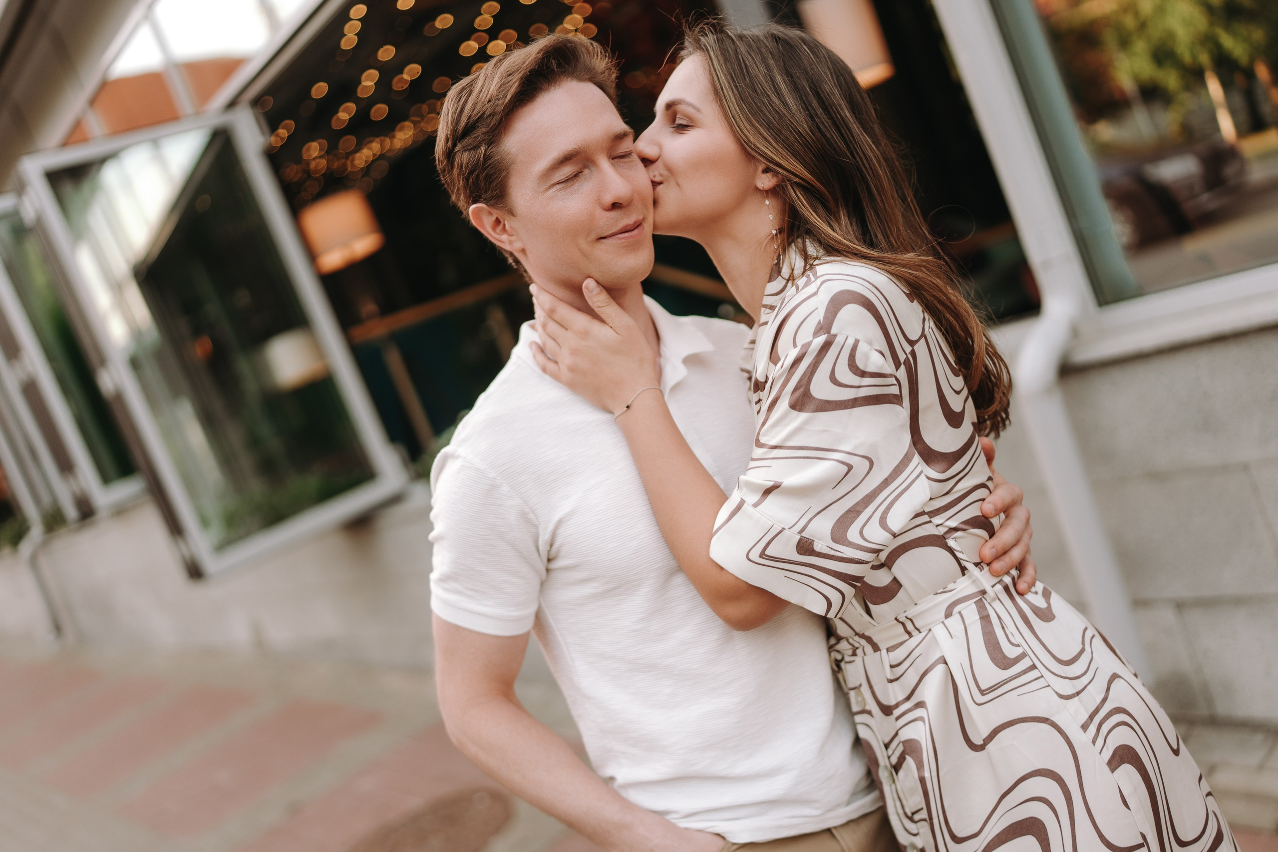 БАНКЕТНЫЙ ЗАЛ НЕСТЕРОВ, ВЕДУЩАЯ АЙГУЛЬ АХМЕТОВА