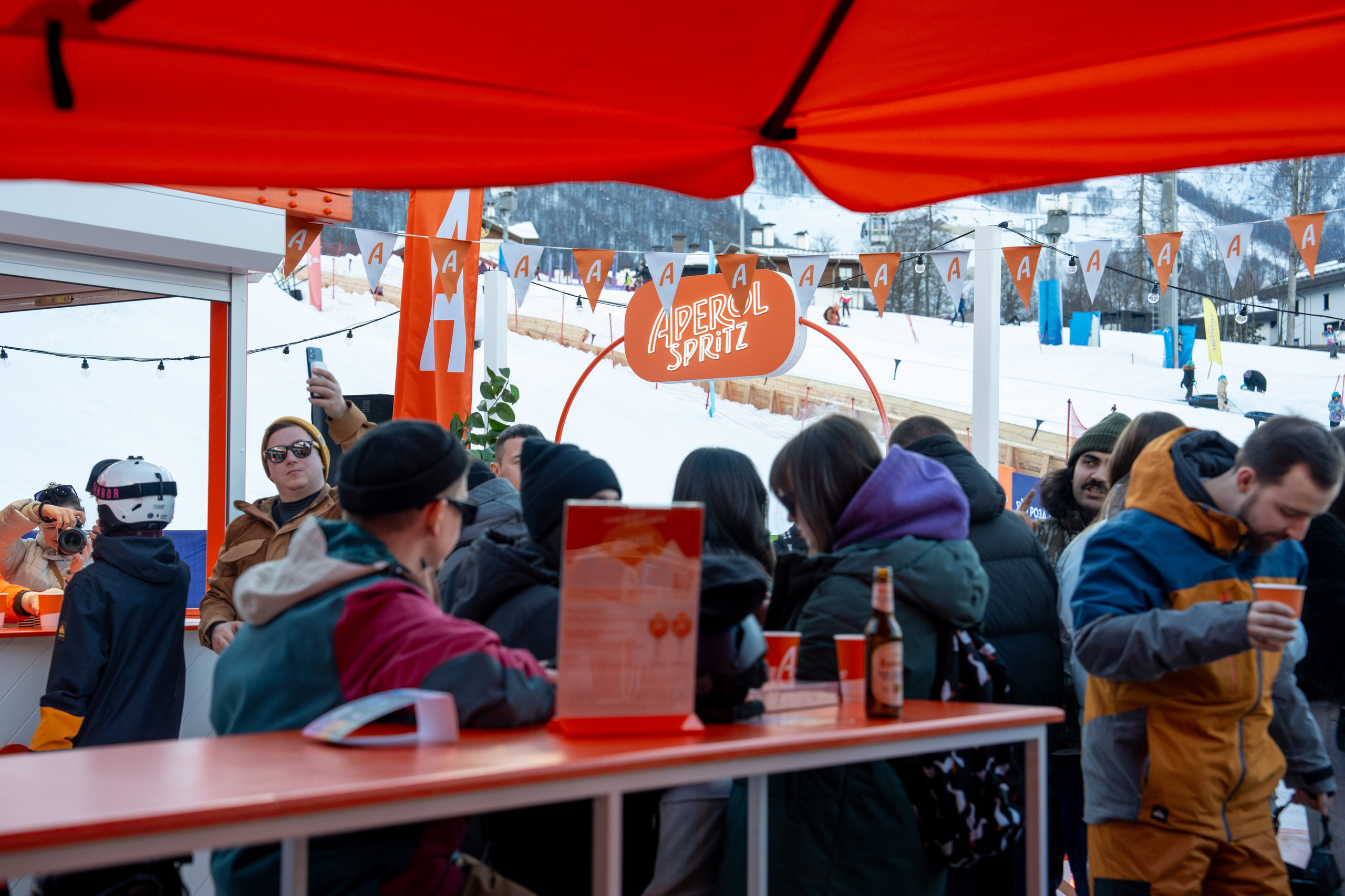 Фотоотчет партнерской интеграции Aperol Spritz на Роза Фест 2025. Репортажный фотограф в Красной Поляне и Сочи Павлюченко Екатерина