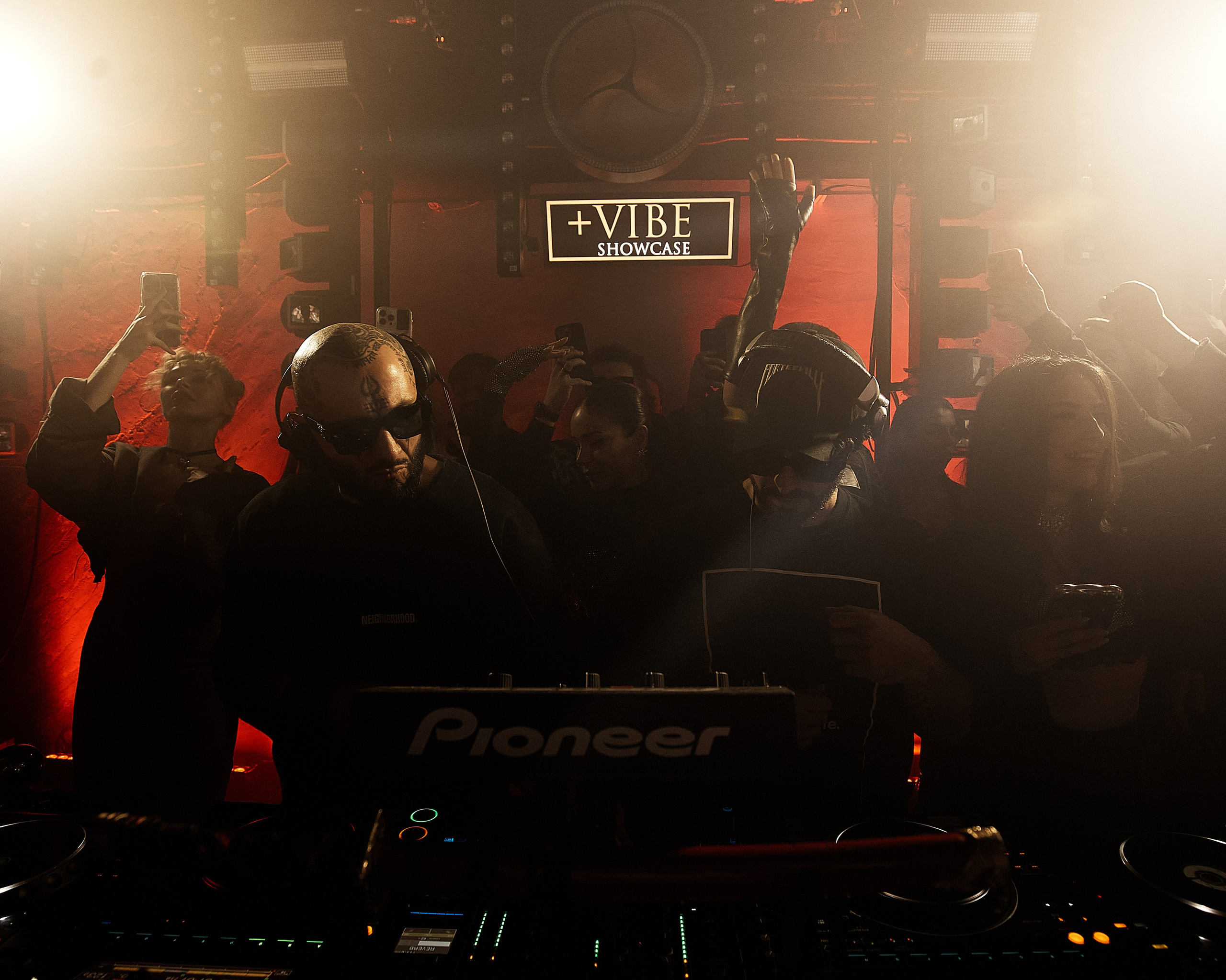 PLUS VIBE Party. Репортажный фотограф в Москве Дмитрий Масленников