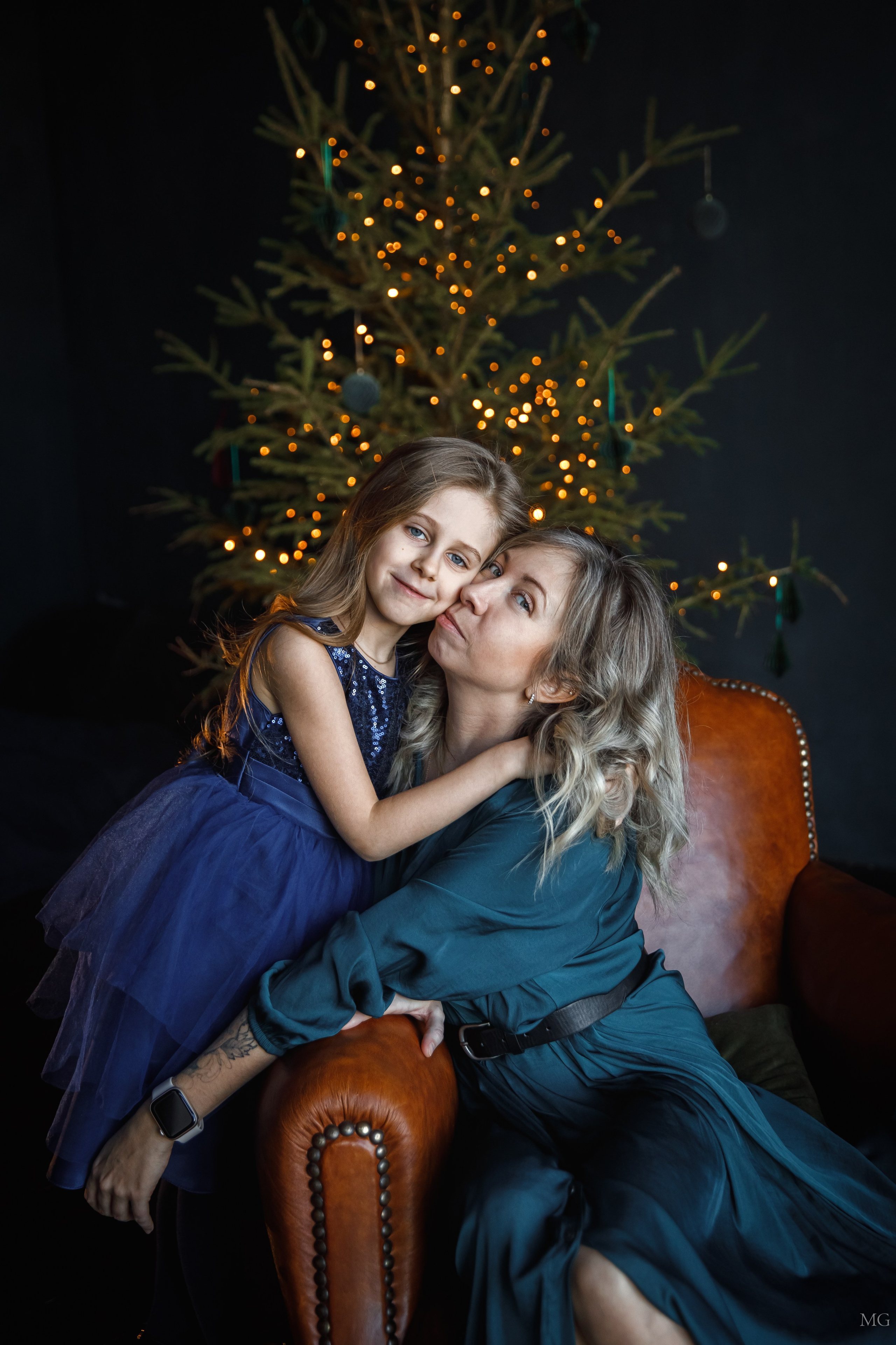 Анютка и родители). Маша Гонтарь Семейный домашний репортажный фотограф в Санкт-Петербурге