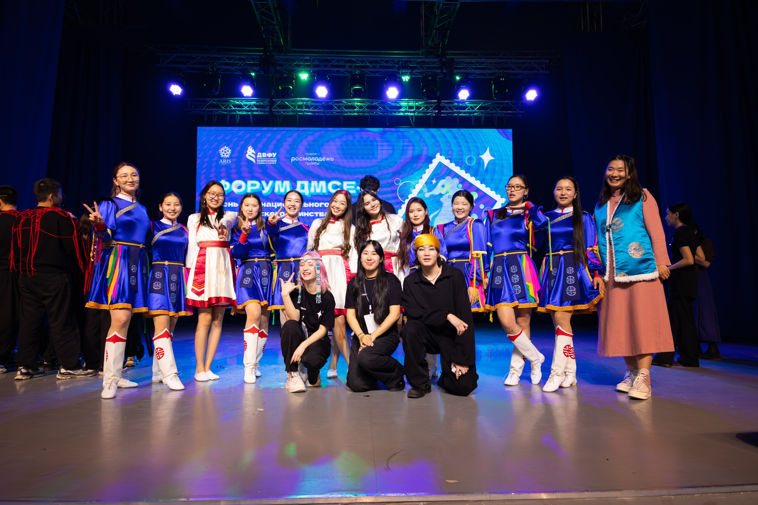 День международного студенческого единства в ДВФУ. Олег Катакинов| Репортажный фотограф в городе у моря (Владивосток)