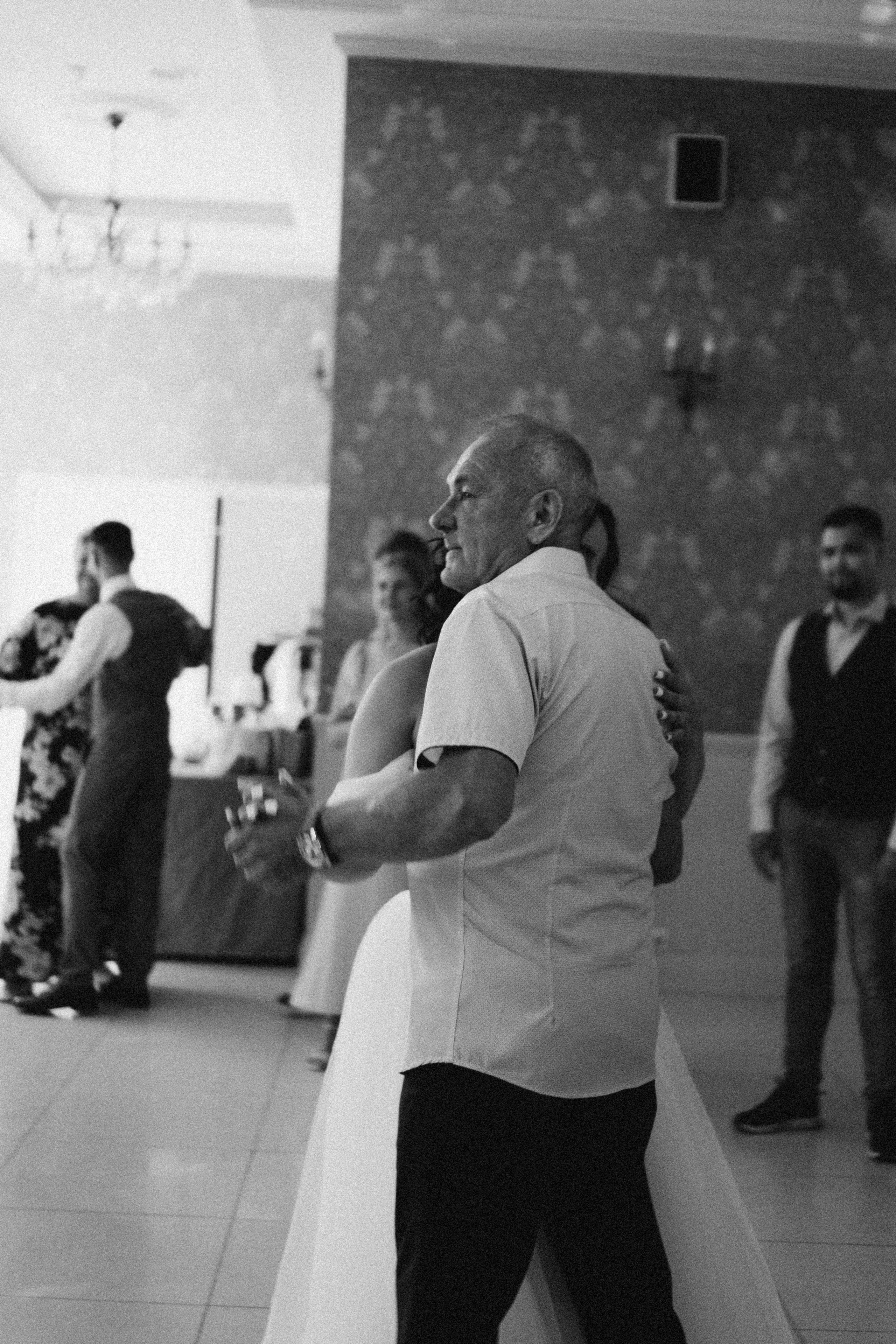 ТАНЕЦ ОТЦА И ДОЧЕРИ НА БАНКЕТЕ (СВАДЕБНАЯ ФОТОСЕСИИЯ БАНКЕТА). Профессиональный фотограф, Санкт-Петербург — Виктория Богомолова