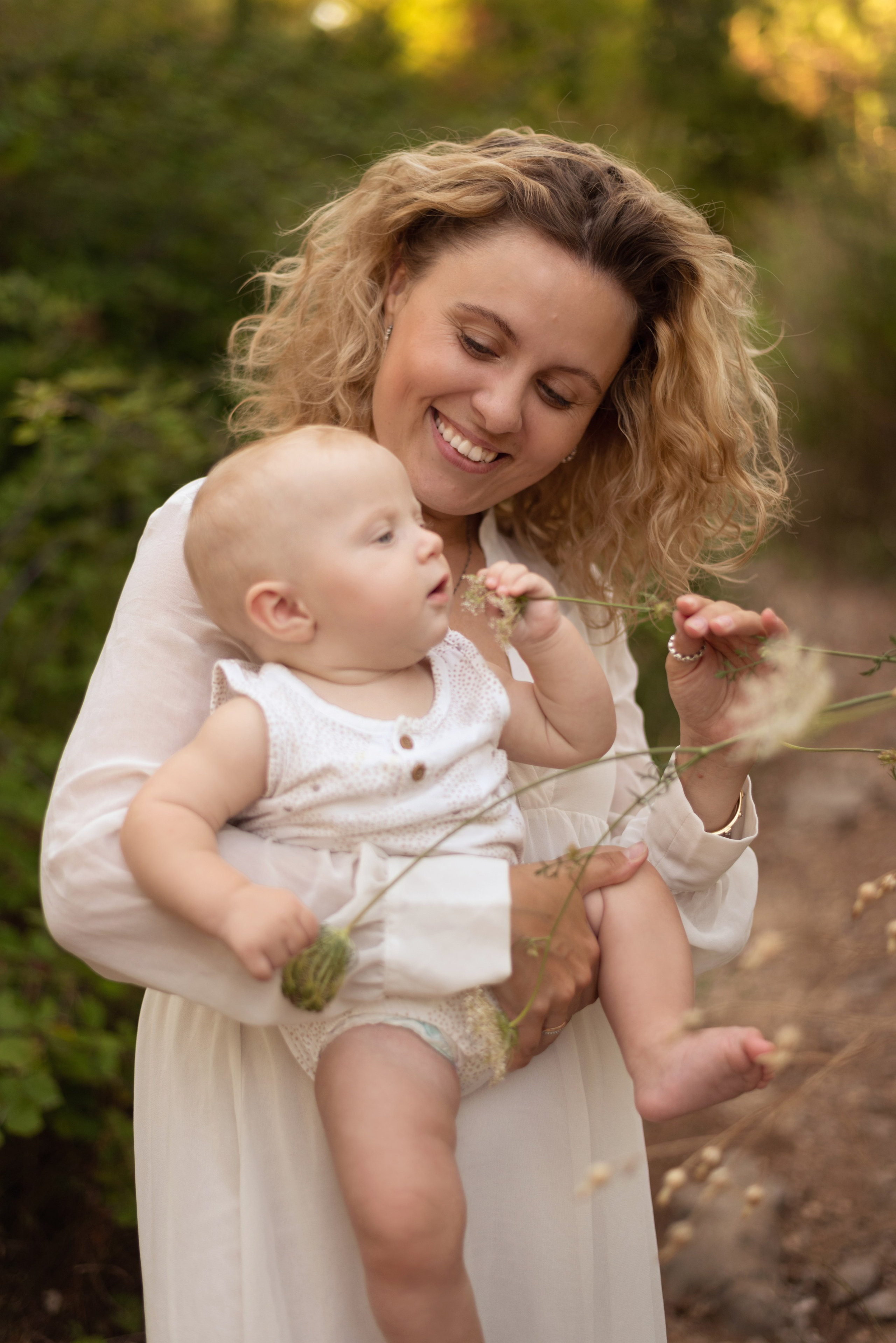 Home photo shoots in Montenegro. Photographer of newborns and children up to a year in Montenegro